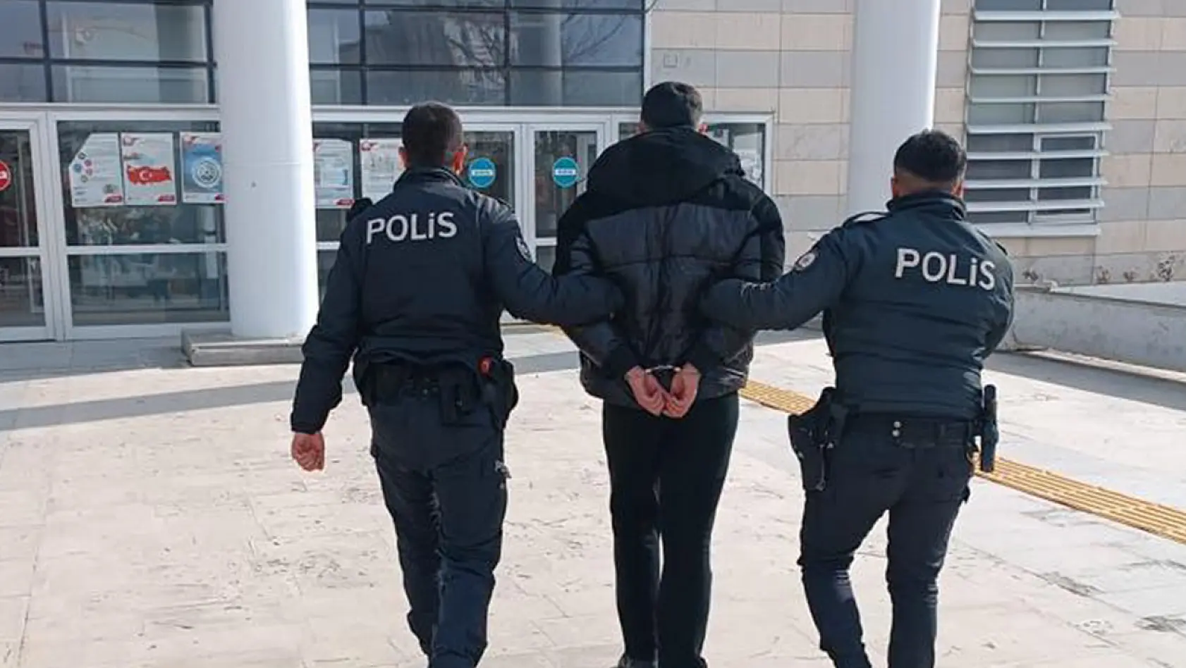 Elazığ'da, İstanbul'da İşlediği Suçtan Dolayı Aranan Firari Hükümlü Tutuklandı 