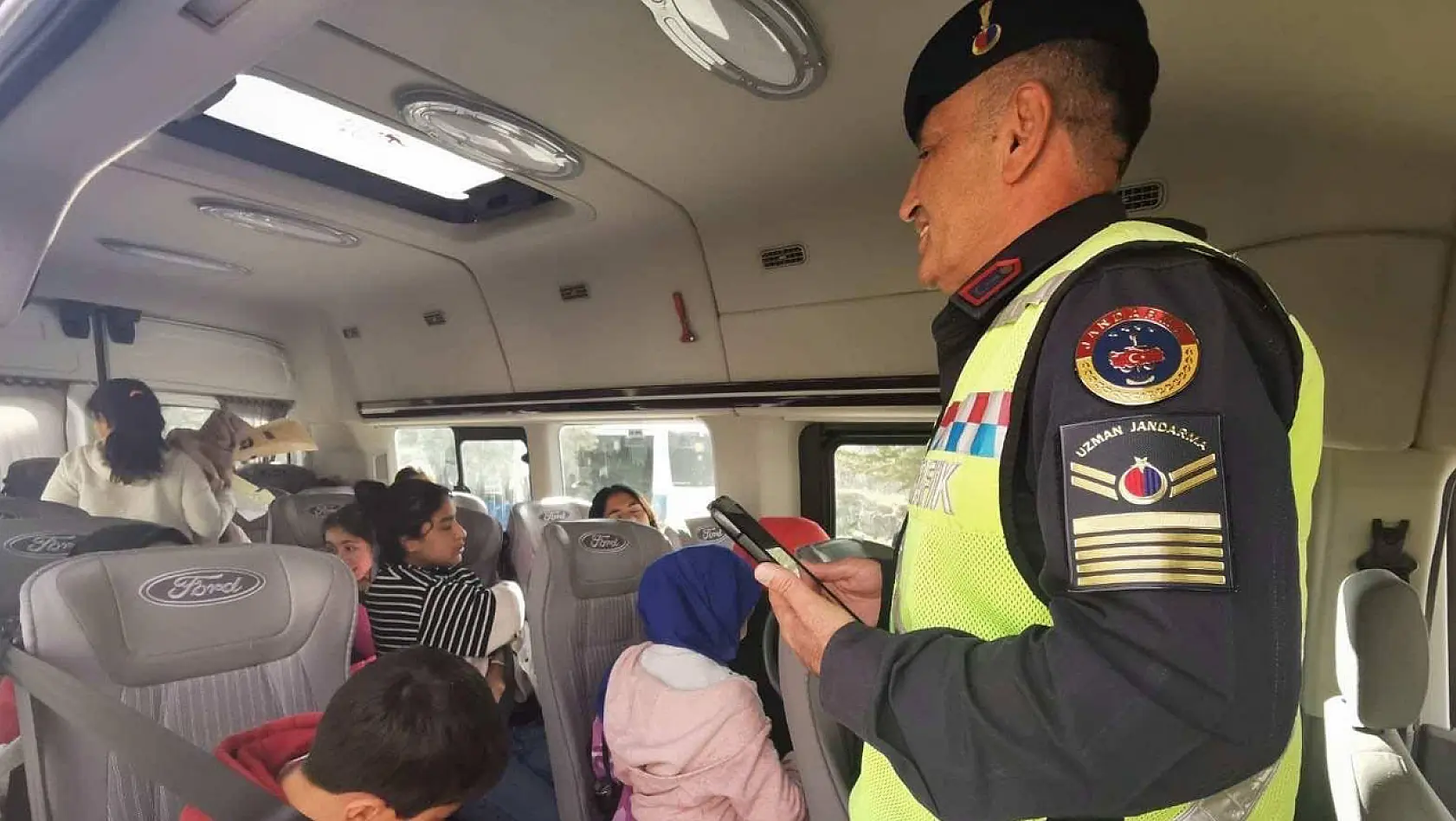 Elazığ'da Jandarma Ekipleri Okul Servislerini Denetledi