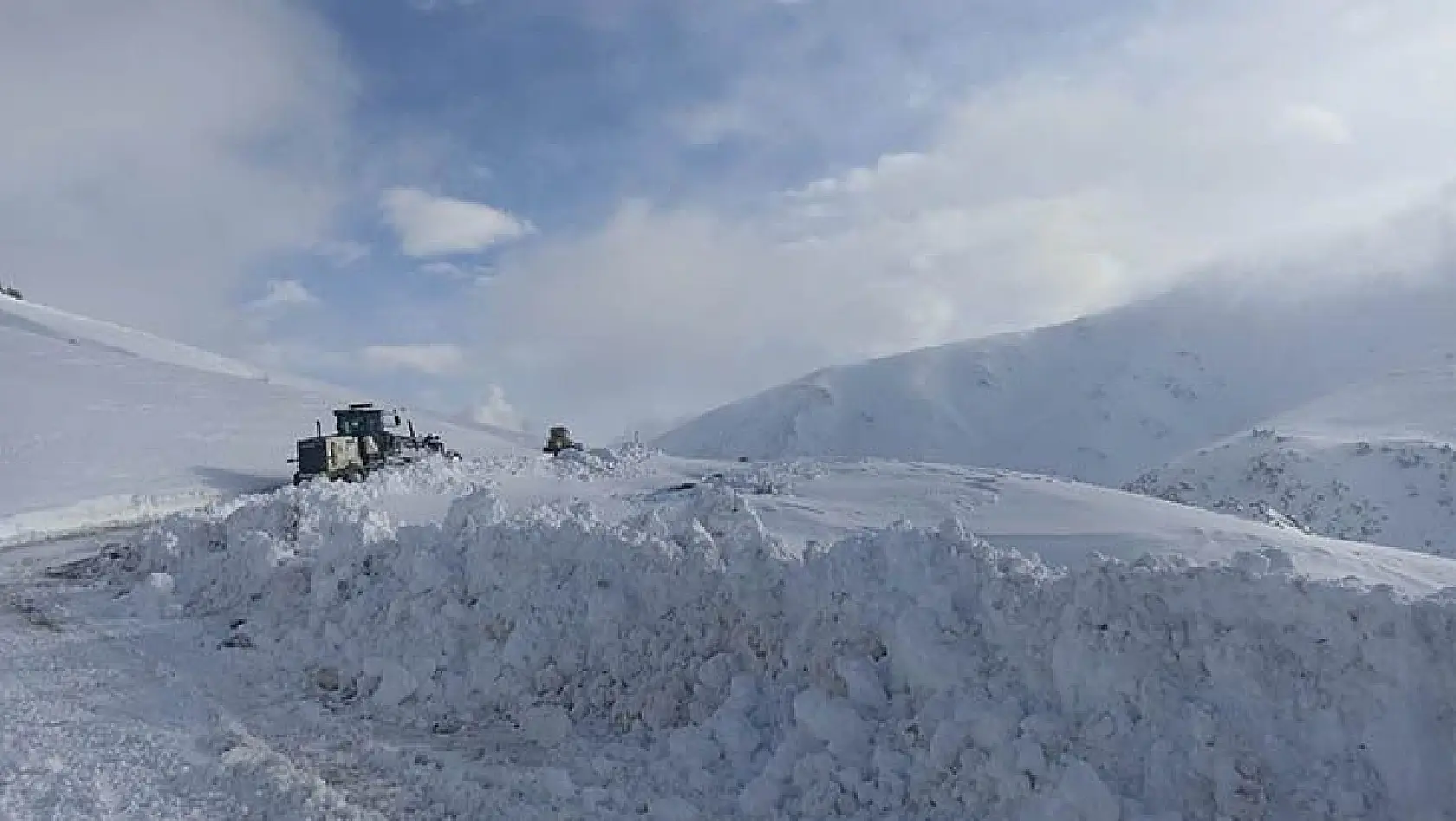 Elazığ'da Kar Yağışı Nedeni İle 26 Köy Yolu Ulaşıma Kapandı