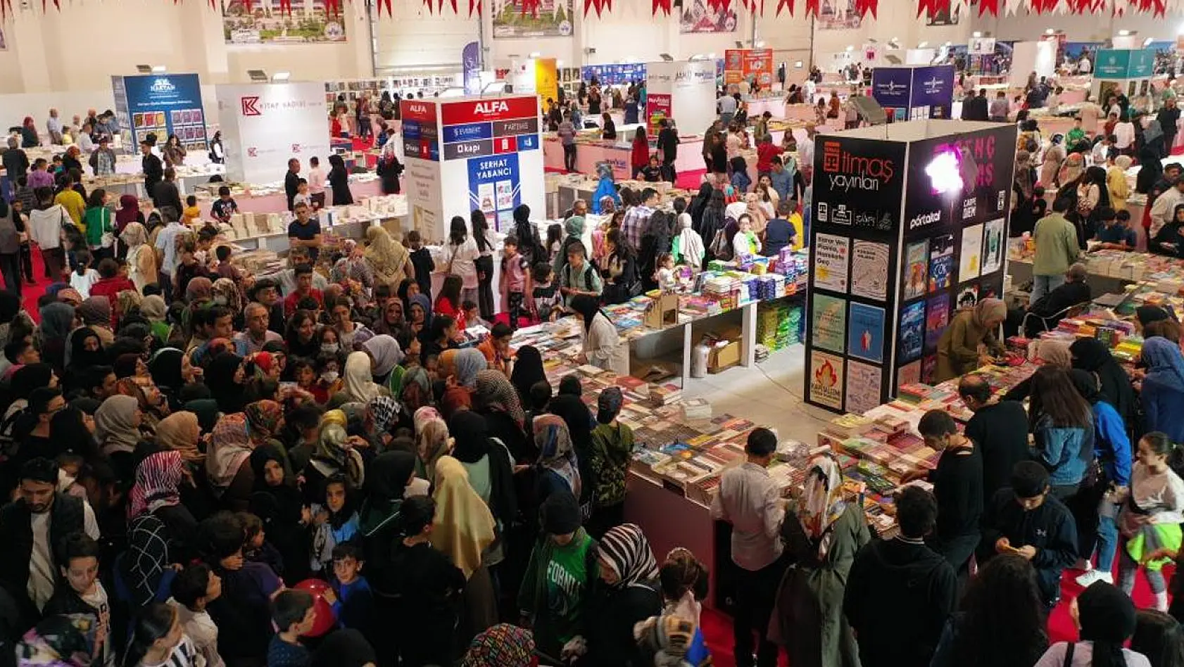 Elazığ'da 'Kitap Fuarı' yoğun katılımla açıldı