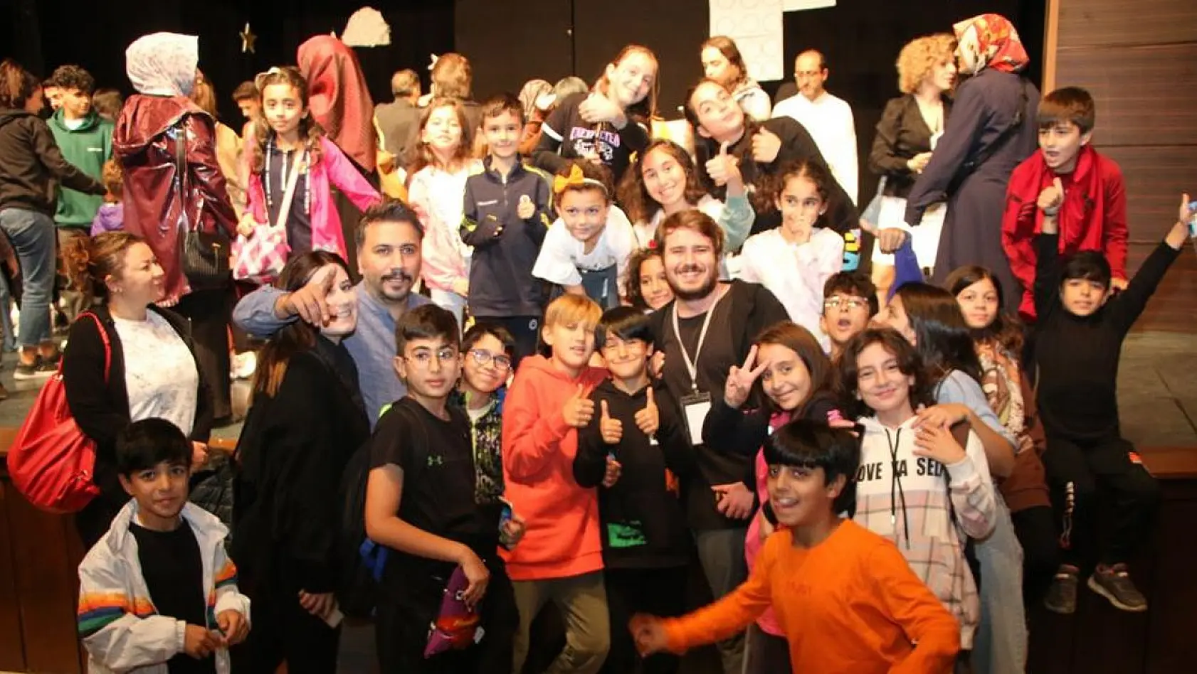 Elazığ'da 'Momo' adlı çocuk tiyatro oyunu seyirciyle buluştu