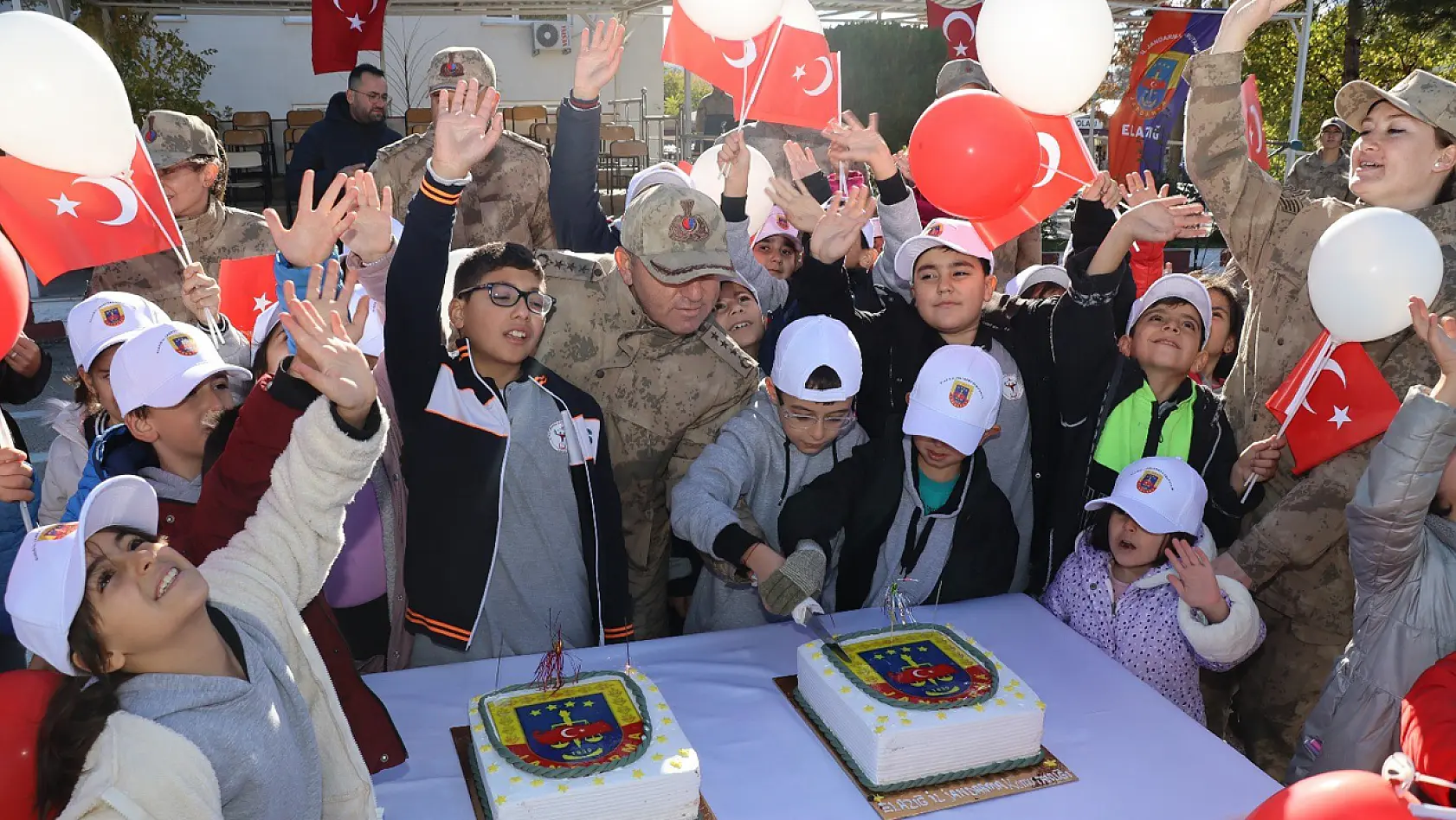 Elazığ'da Öğrenciler Jandarmanın Etkinliğinde Doyasıya Eğlendi