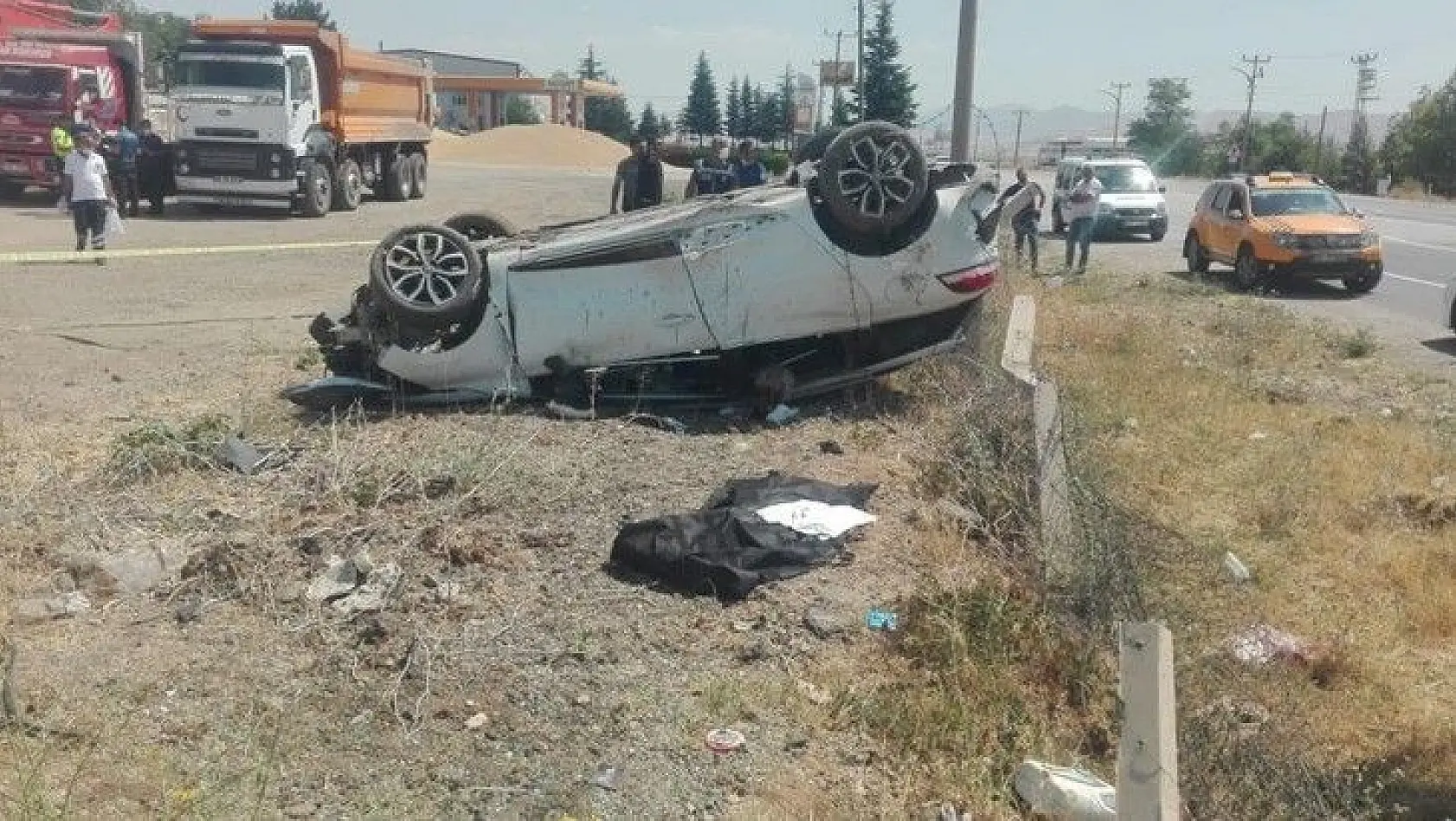 Elazığ'da otomobil takla attı: 1 ölü, 3 yaralı