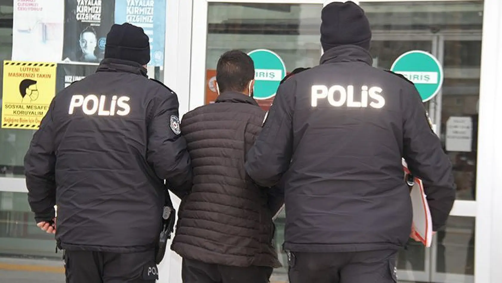 Elazığ'da Otomobilden Teyp Çalan Hırsız Tutuklandı