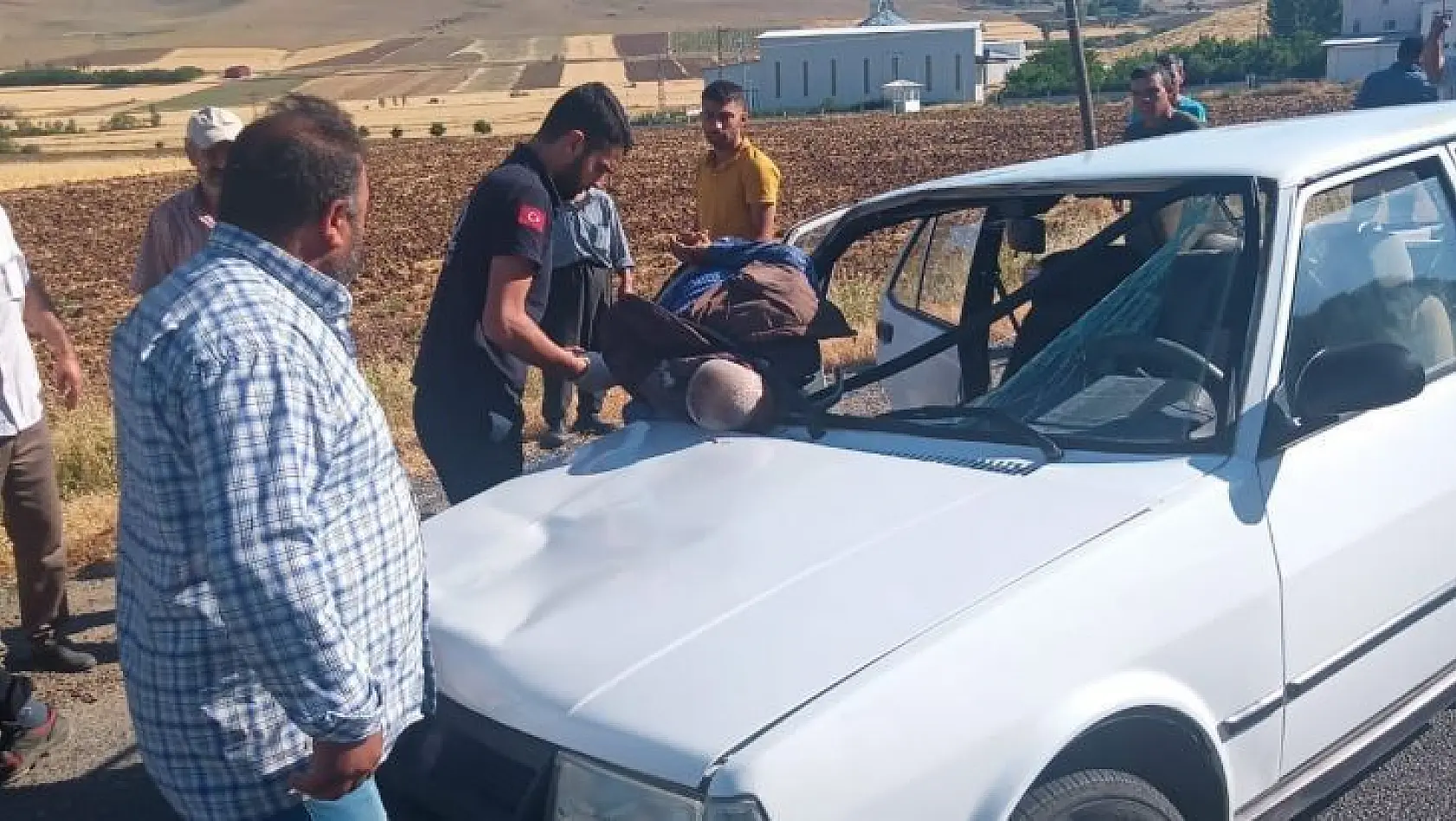 Elazığ'da otomobilin çarptığı yaya yaralandı
