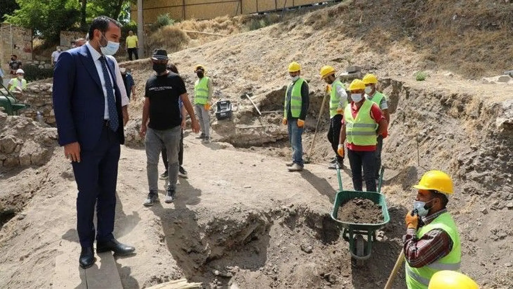 Elazığ'da tarihi hamamda restorasyon çalışmaları başladı