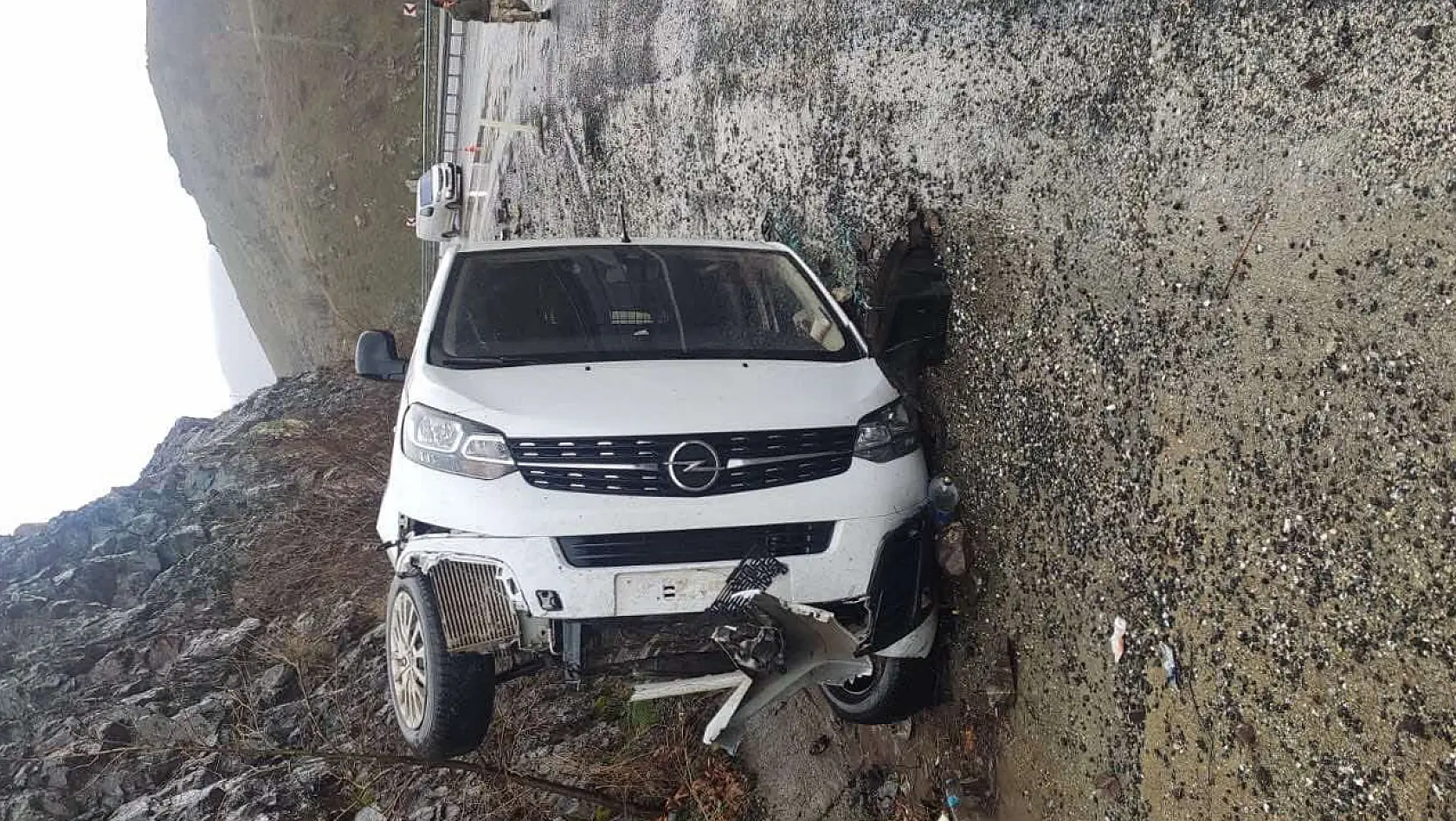 Elazığ'da Trafik Kazası Araç Yan Yattı!