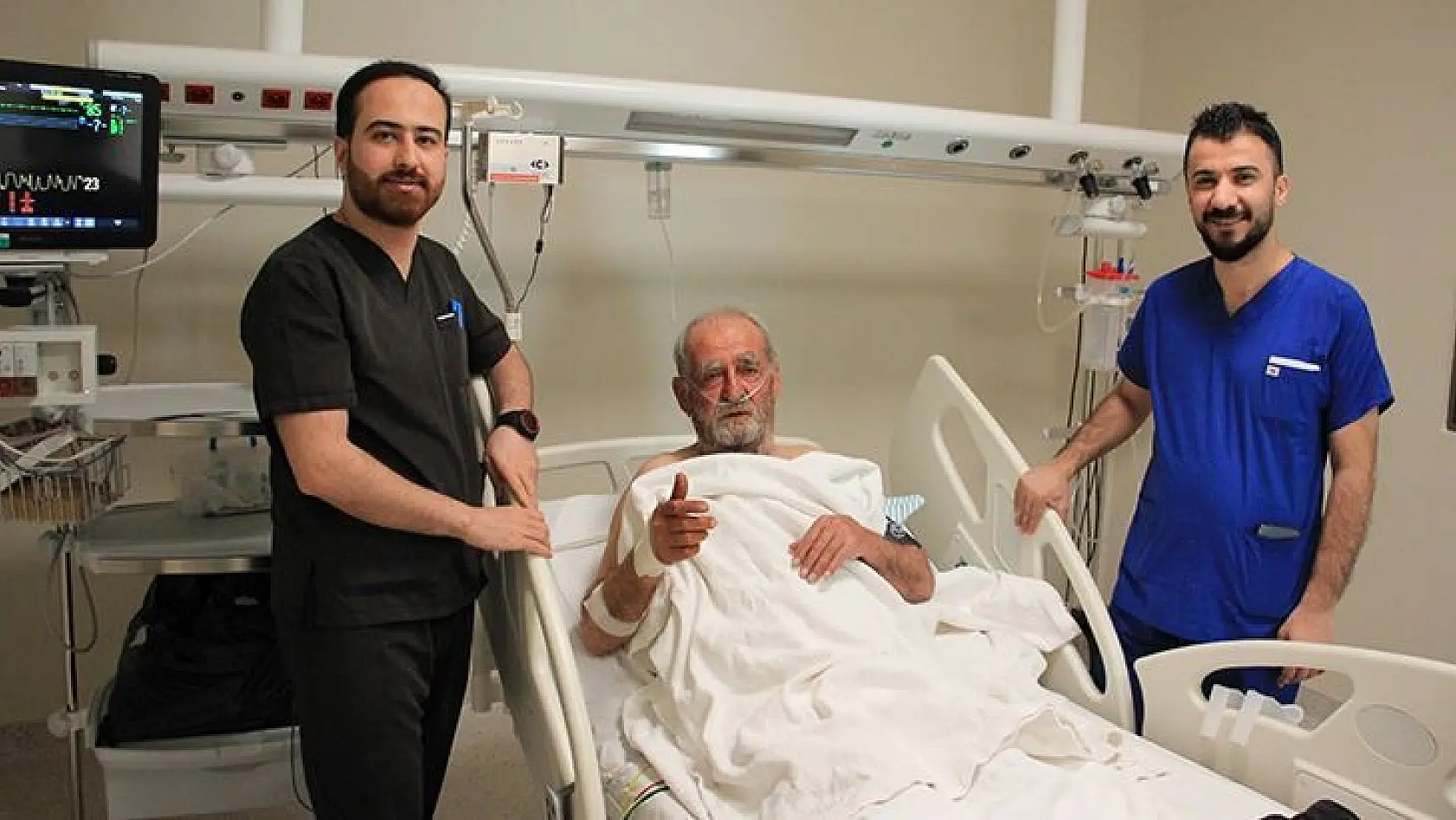 Elazığ Fethi Sekin Şehir Hastanesinde Anjiyografi Yöntemi ile Tıkalı Damar Açıldı