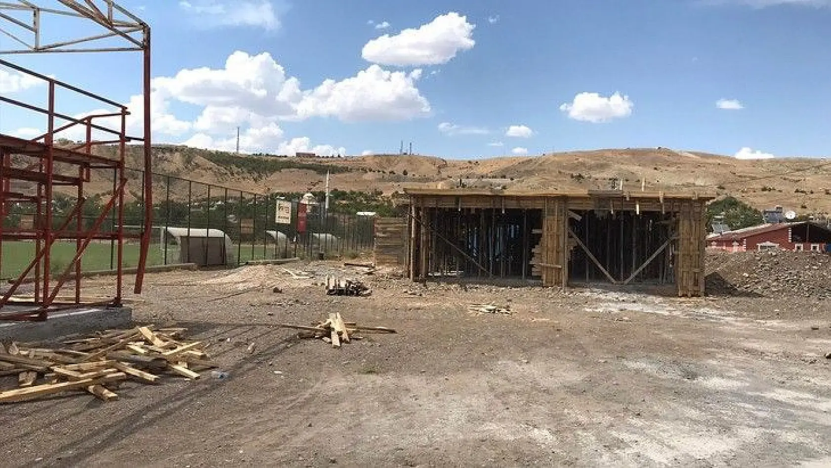 Elazığ'ın ilçelerinde spor tesisleri yükseliyor