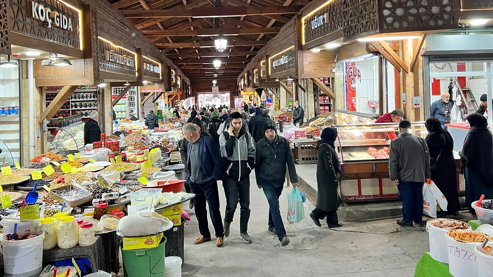 Elazığ Kapalı Çarşı'da Ramazan Yoğunluğu