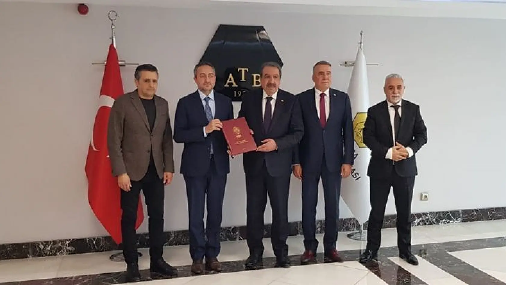 Elazığ TSO Başkanı Arslan '42 Ana Başlıktaki 250 Aksiyonumuzun Her Biri Şehrimizin Gelişmesine Odaklıdır'