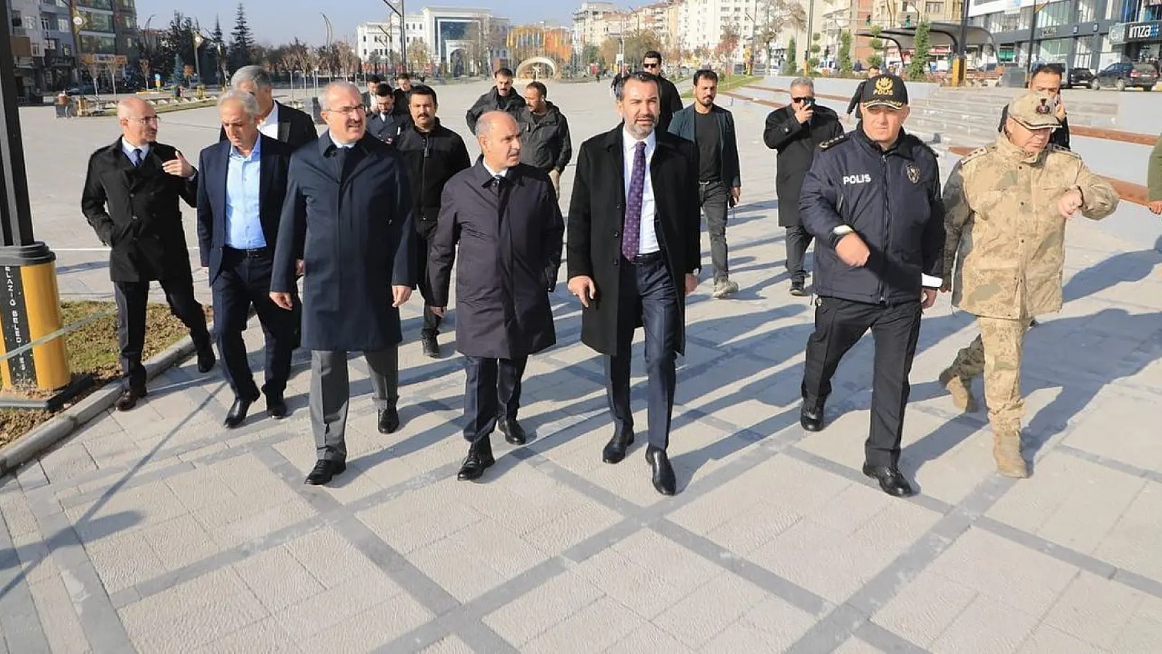 Emniyet Genel Müdürü Hemşehrimiz Aktaş, Cumhuriyet Meydanını Gezdi