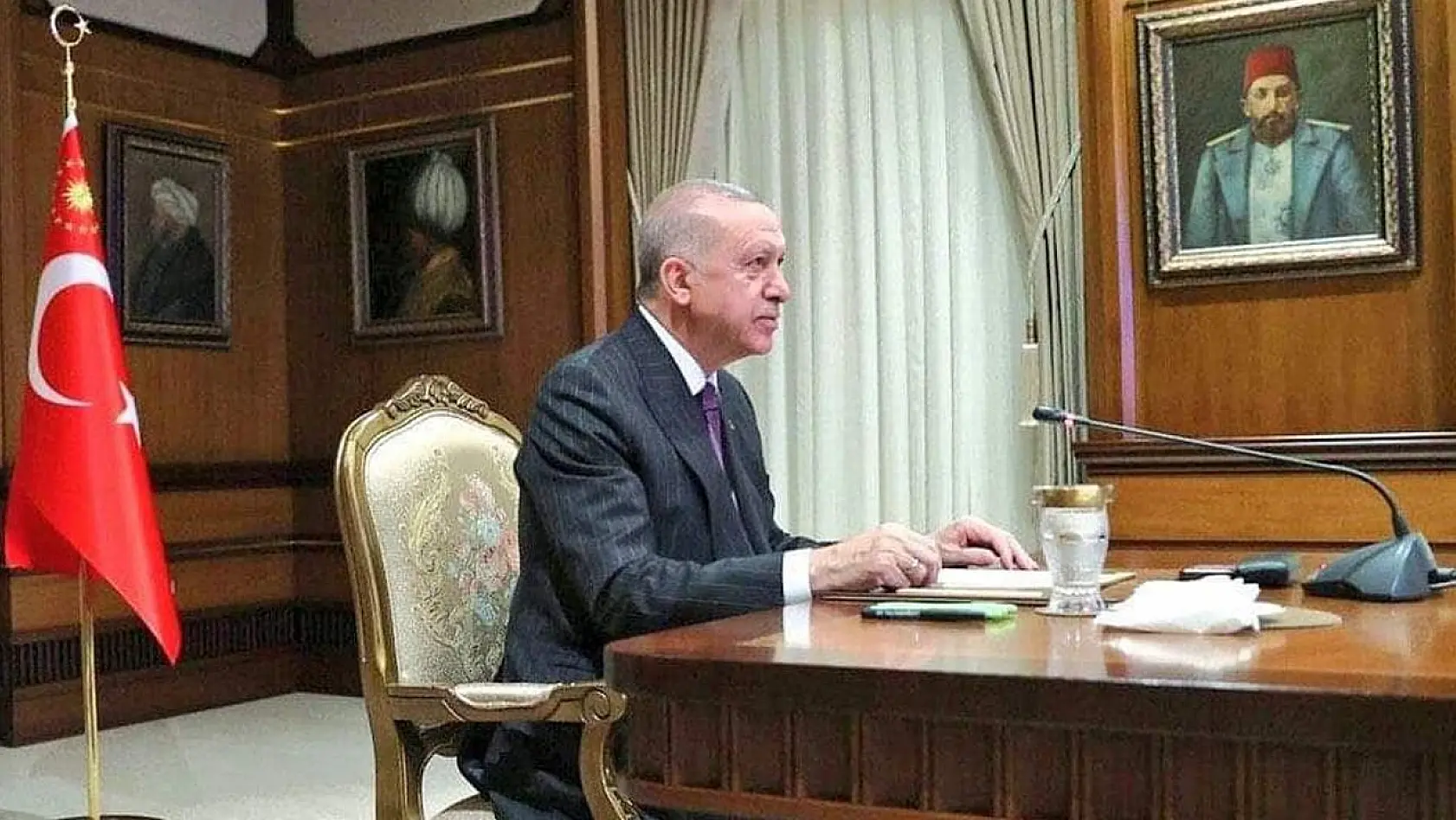 Erdoğan'ın Masasındaki Son Anket Sonuçları Dikkat Çekti