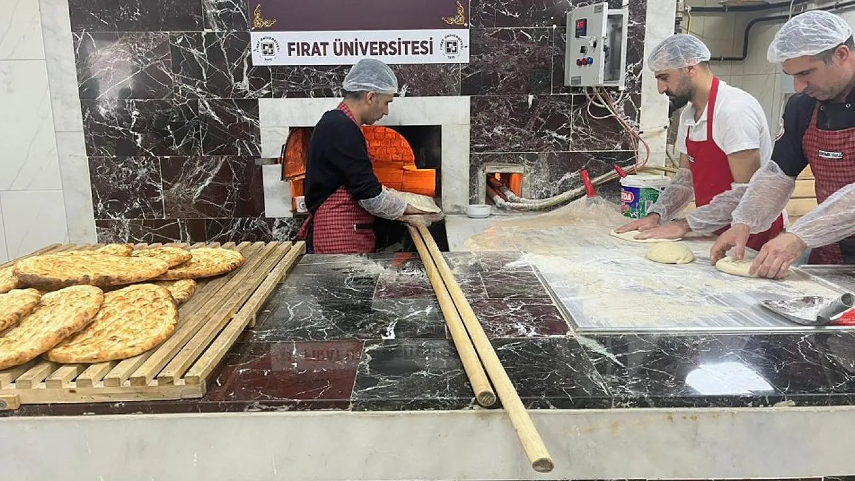 Fırat Üniversitesi Depremzedeler İçin Ekmek Üretimine Başladı