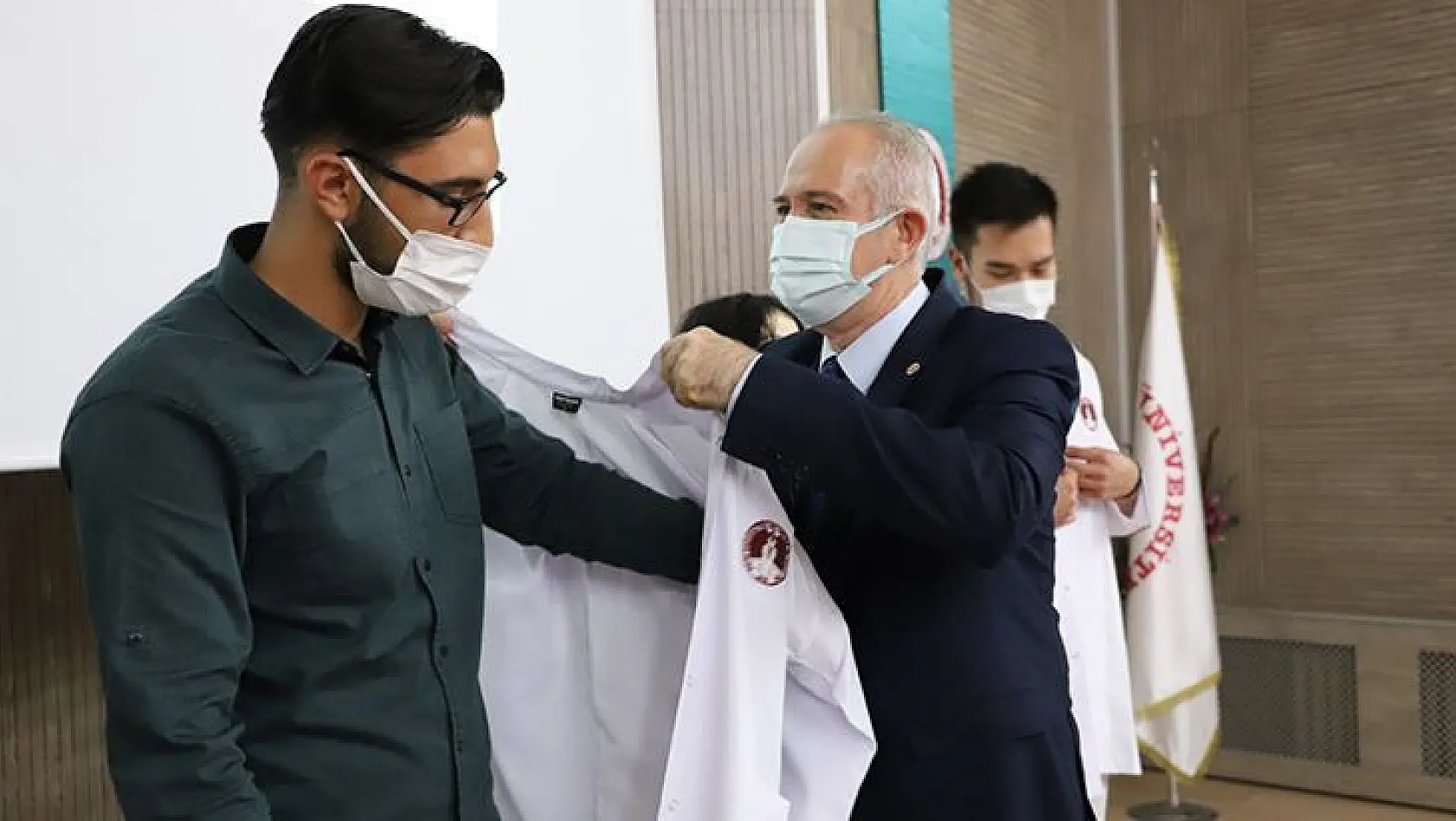 Fırat Üniversitesi Diş Hekimliği Fakültesi'nde Beyaz Önlük Giyme Sevinci Yaşandı