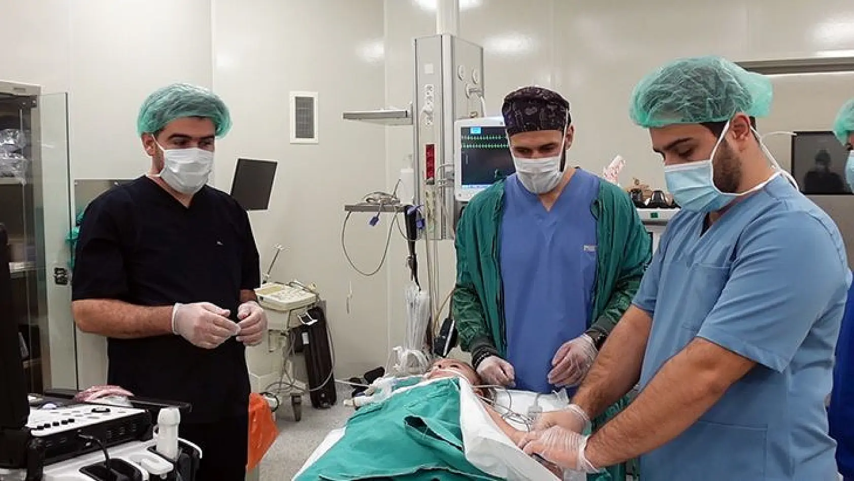Fırat Üniversitesi Hastanesi Yönetimi Anestezi Teknisyenleri ve Teknikerlerinin Günlerini Kutladı