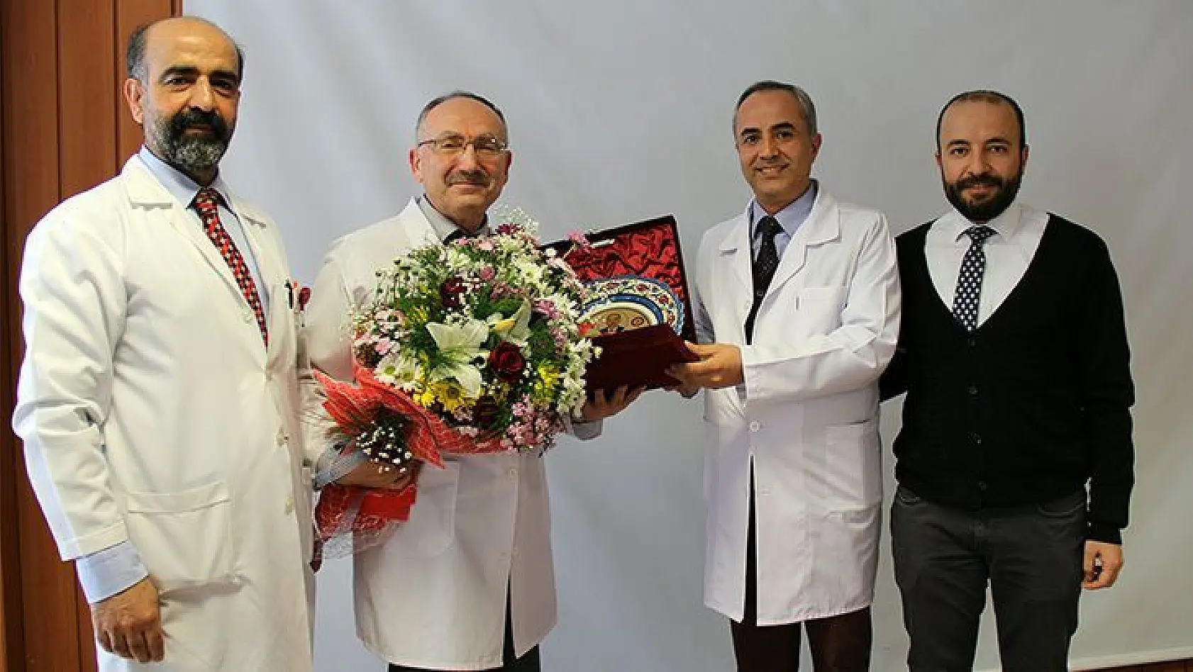 Fırat Üniversitesi Hastanesinde Nöroloji Ana Bilimdalı Başkanı Prof. Dr. Bülent Müngen için Emeklilik Töreni Düzenlendi