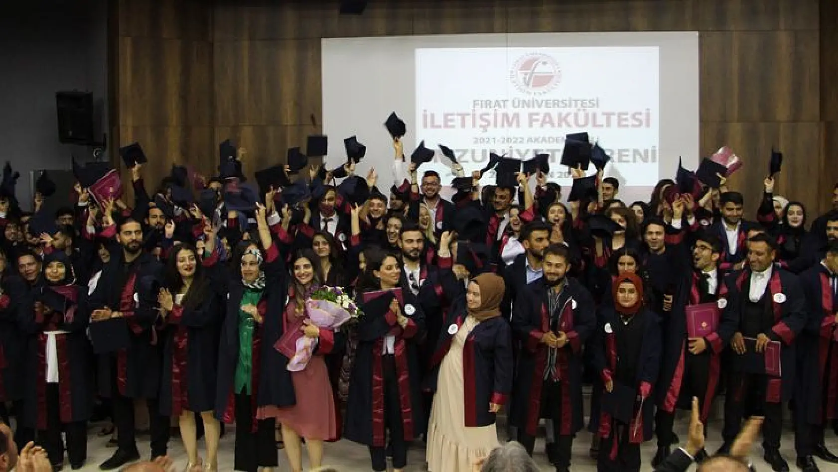 Fırat Üniversitesi İletişim Fakültesi 2021-2022 Eğitim-Öğretim Yılı Mezuniyet Töreni Yapıldı