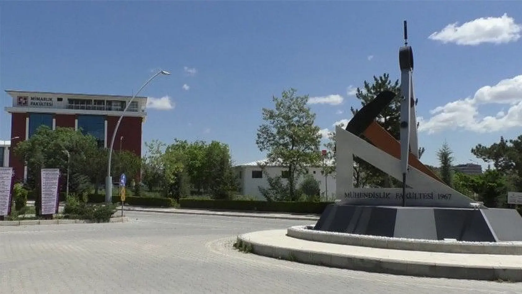 Fırat Üniversitesi, mühendislik alanında Türkiye'de 7. Dünyada 744. Oldu!
