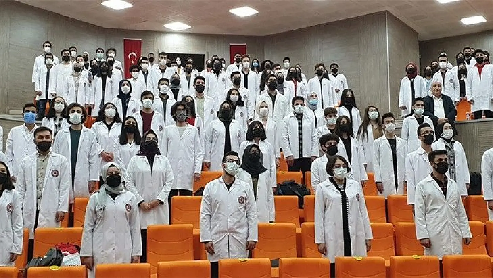 Fırat Üniversitesi Tıp Fakültesi Öğrencileri Beyaz Önlüklerini Giydi