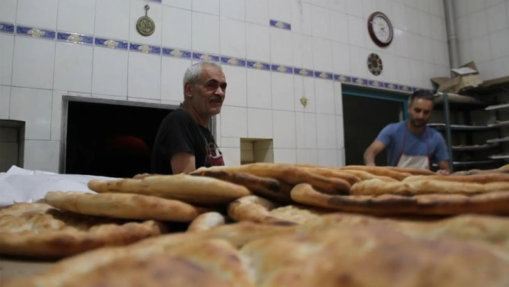 Fırıncıların sıcakta ekmek mücadelesi: Dışarısı 40, içerisi 100 derece
