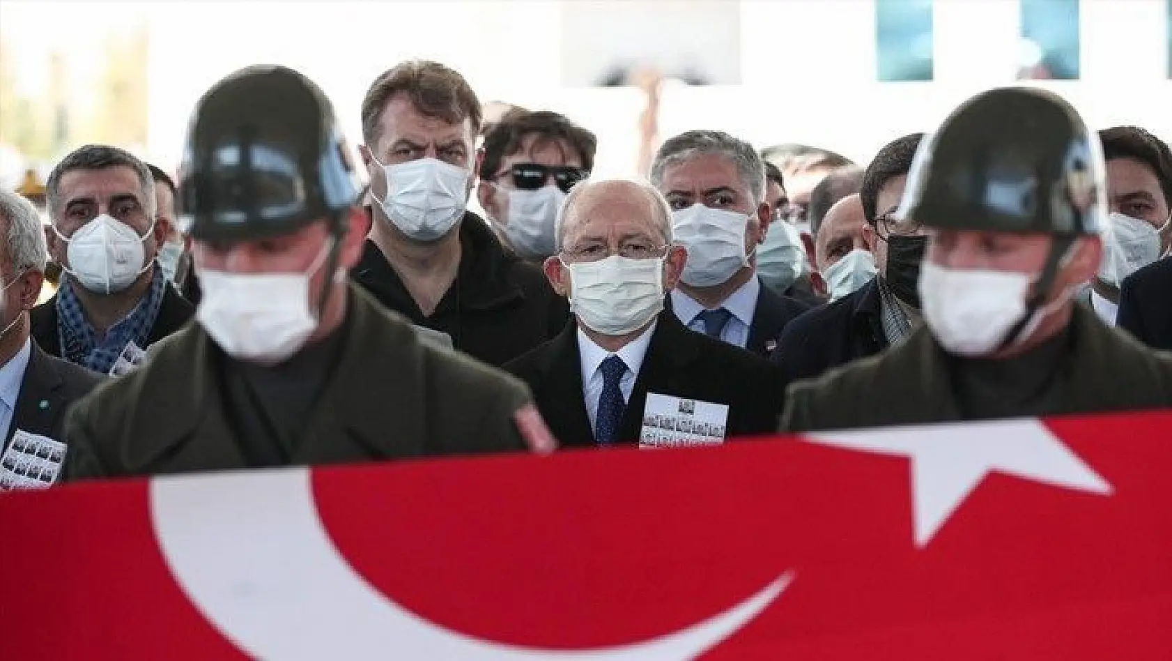 Genel Başkan Kılıçdaroğlu ve Milletvekili Erol,  şehitleri son yolculuğuna uğurladı