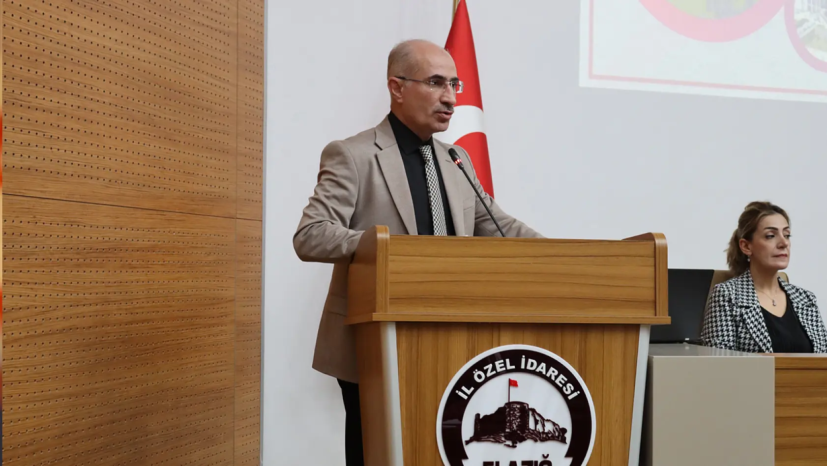 Genel Sekreter Ali Şiş, Meclis Üyeleri'ne Yürütülen Faaliyetlerle İlgili Sunum Yaptı