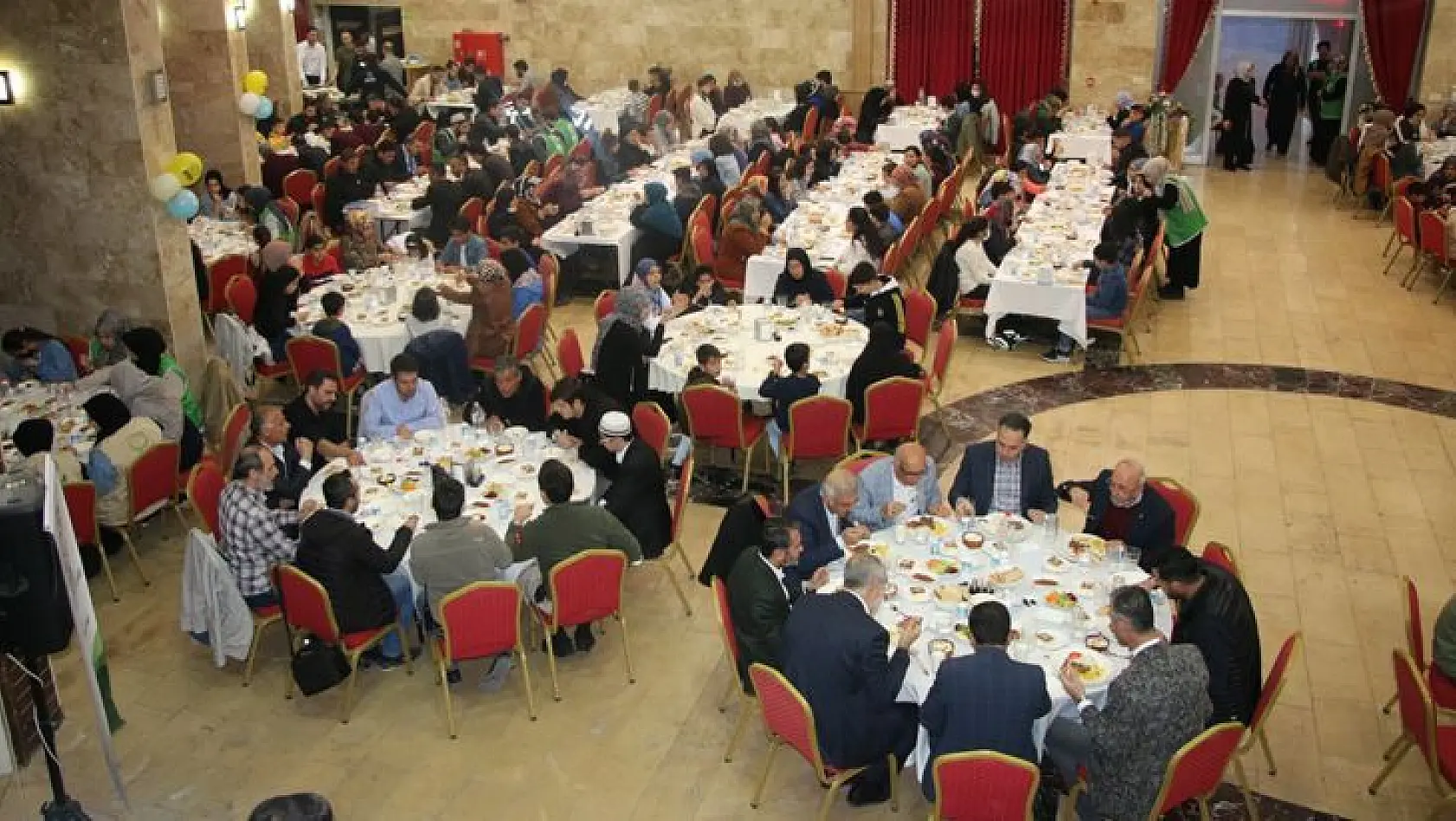 İHH'dan 15 Ramazan Yetim Günü İftar Programı