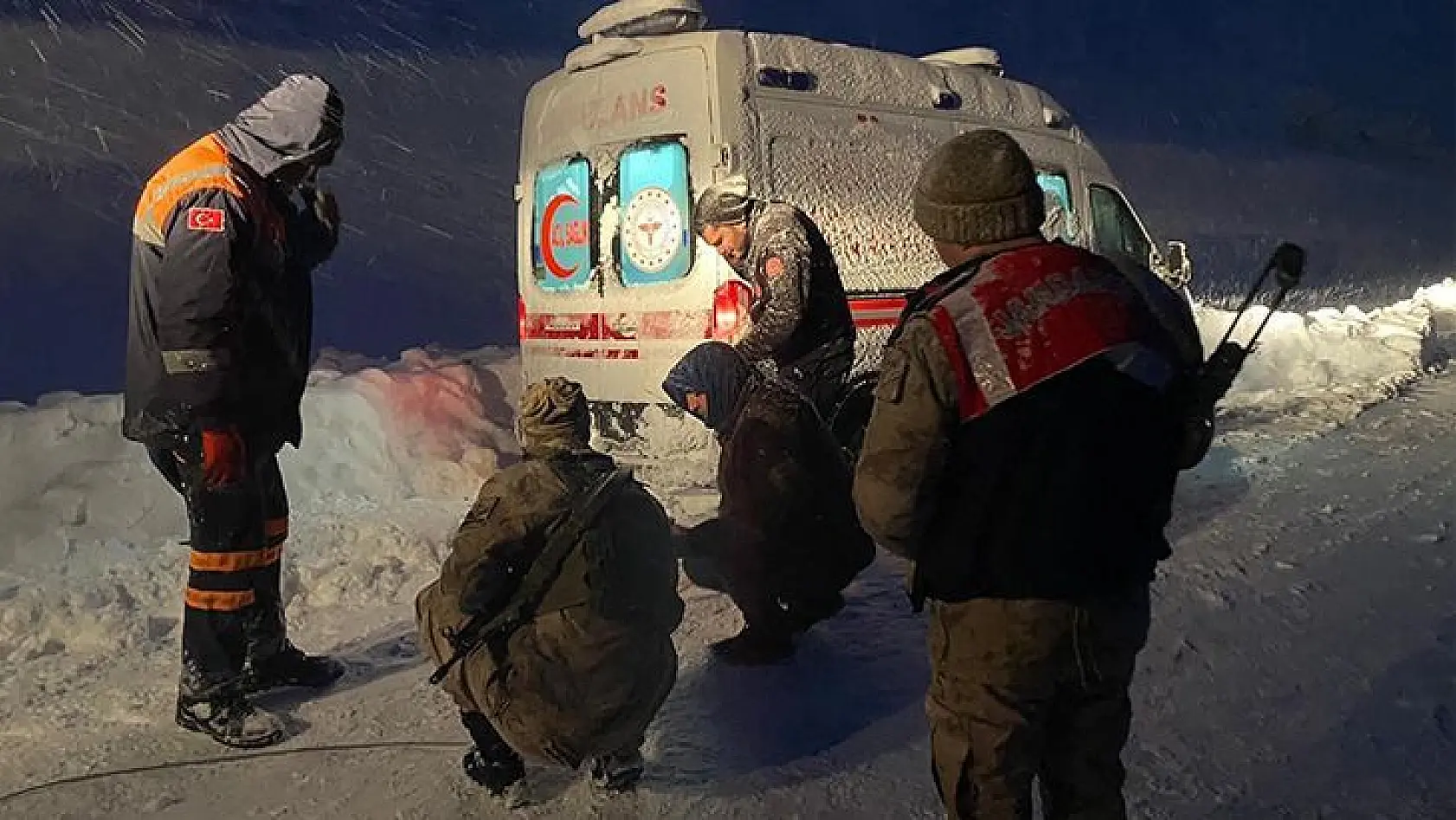 Jandarma, Kar Ve Tipide Mahsur Kalan 31 Vatandaşı Kurtardı