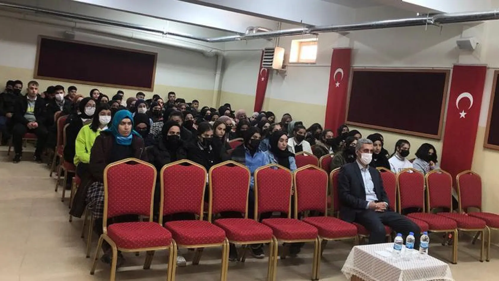 Karakoçan İlçesinde Okullarda Kariyer Seminerleri Devam Ediyor