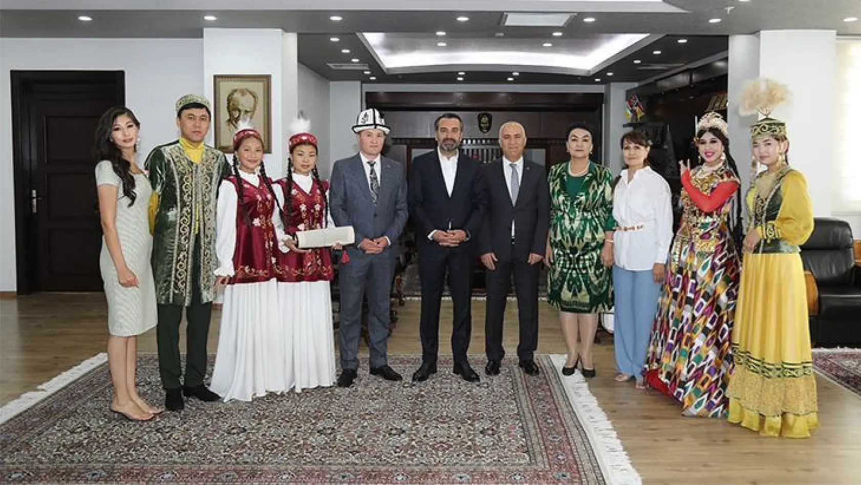 Kazakistan, Kırgızistan ve Özbekistan Sanat Toplulukları'ndan Başkan Şerifoğulları'na Ziyaret
