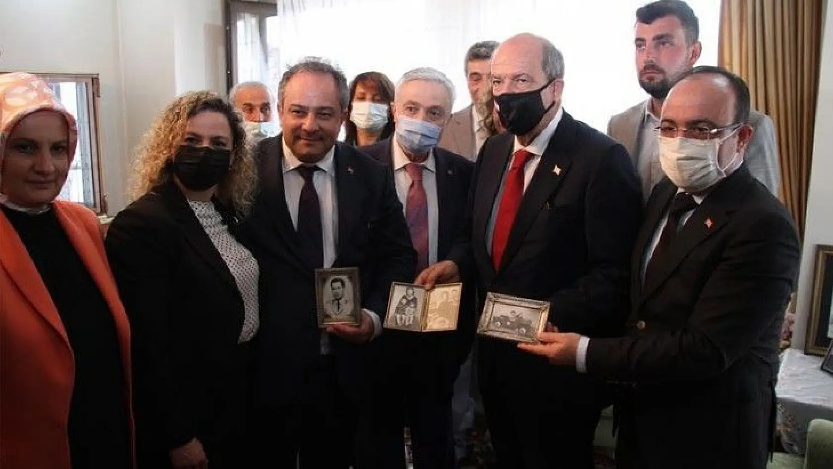 KKTC Cumhurbaşkanı Tatar, Nihat İlhan'ın evini ziyaret etti