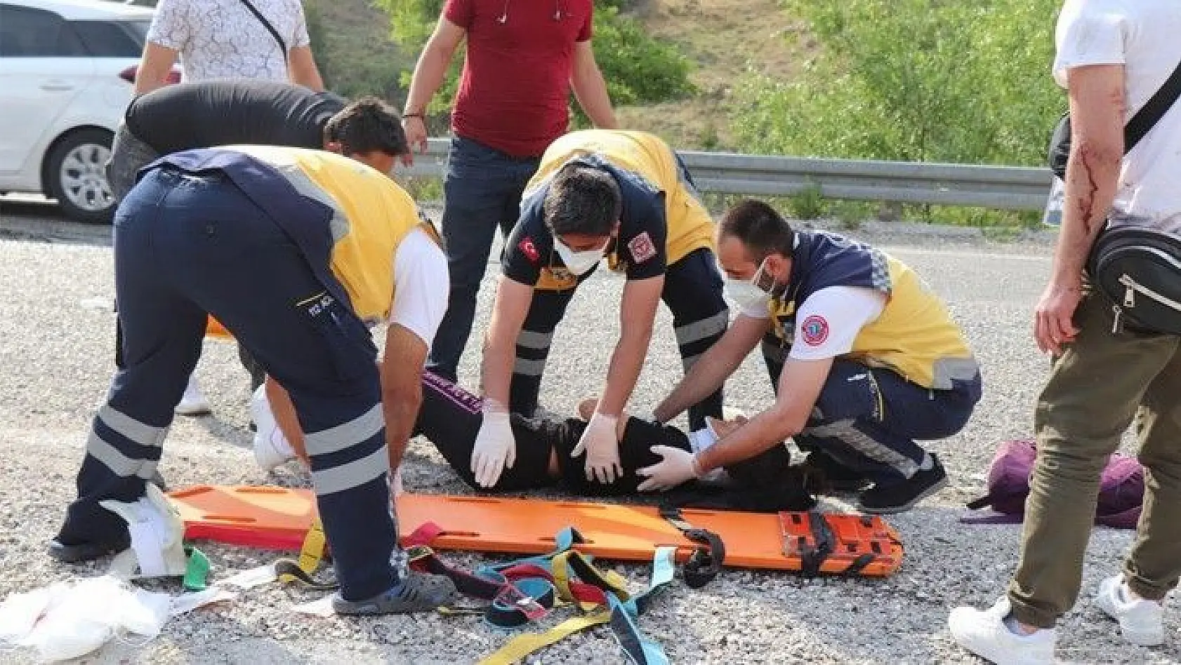 Lösemili öğrencileri taşıyan tur otobüsü devrildi: 4'ü ağır 25 yaralı
