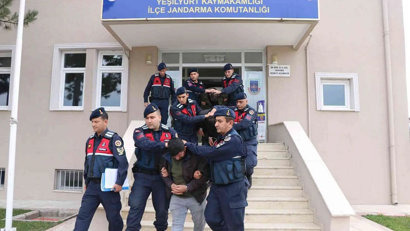 Malatya'da 22 yazlığı soyan hırsızlar yakalandı