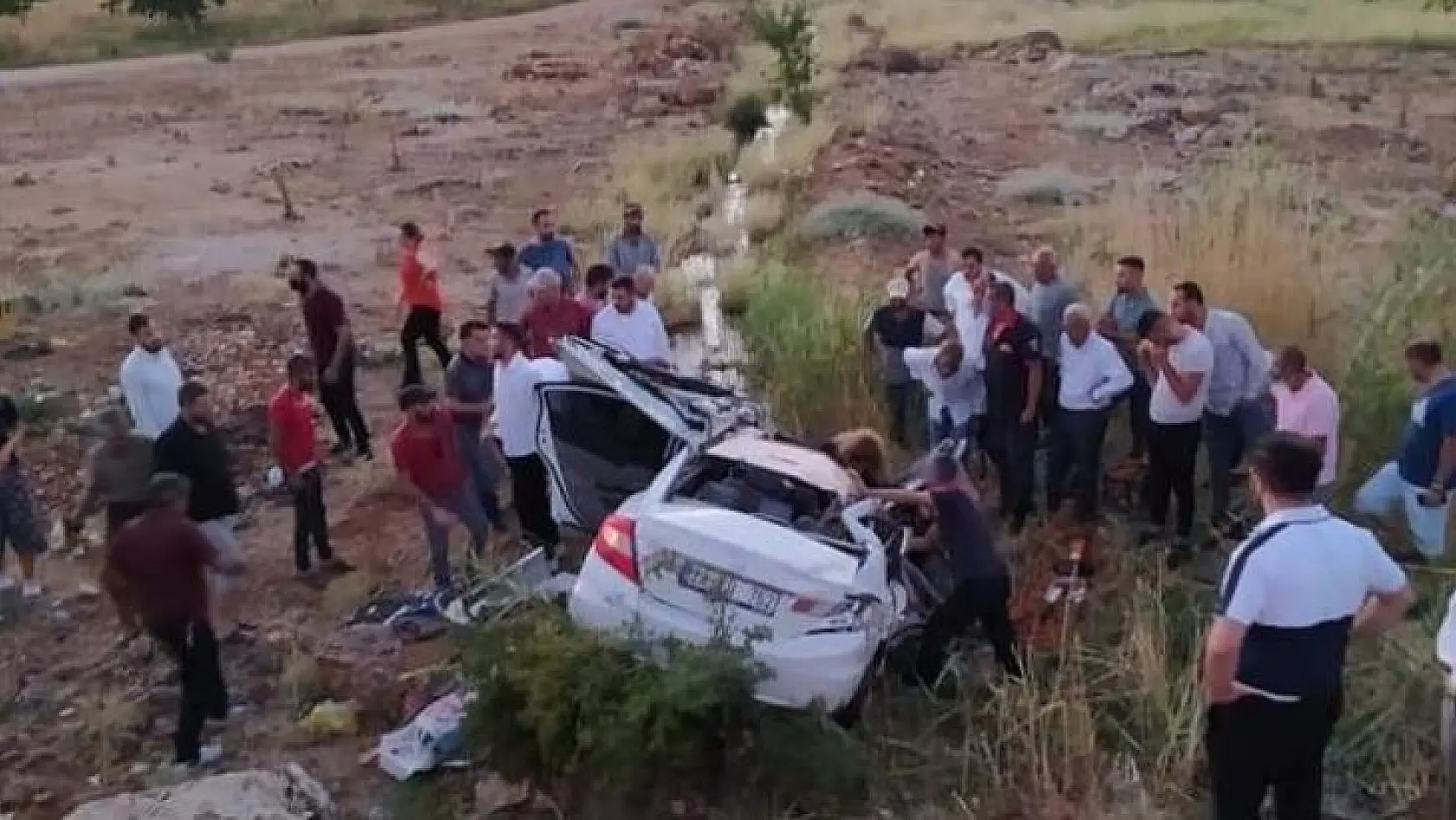 Malatya'da iki araç kafa kafaya çarpıştı: 1 ölü, 2 yaralı
