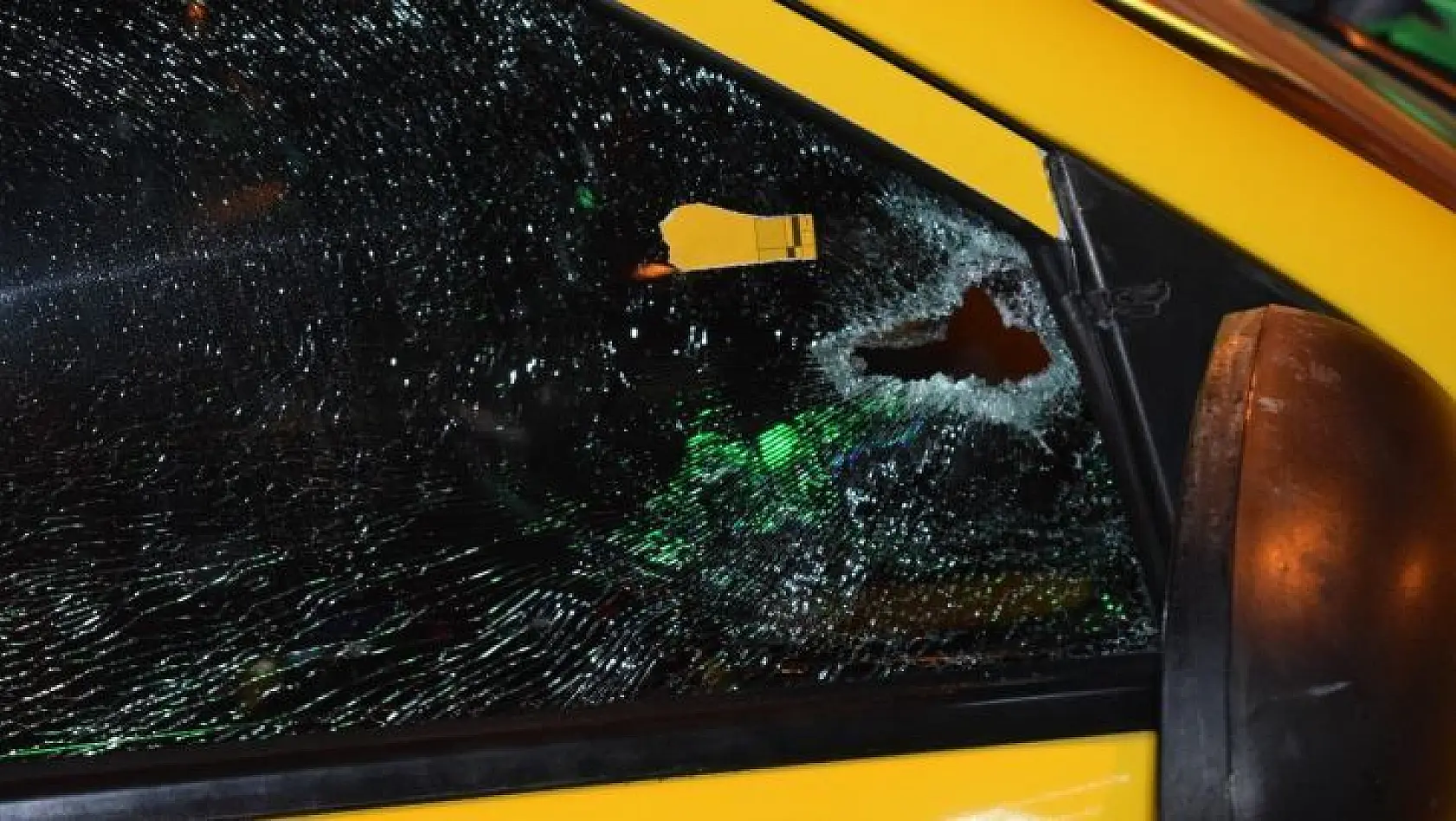 Malatya'da ticari araç içerisinde silahlı saldırıya uğrayan şahıs yaralandı