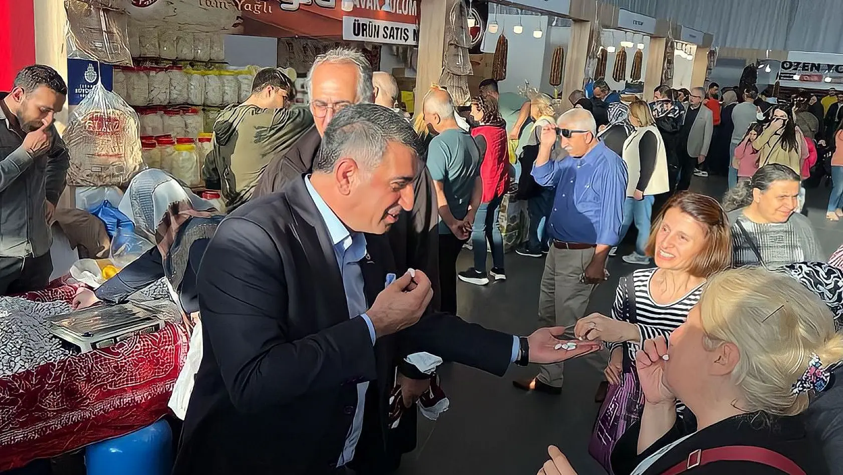 Milletvekili Erol, İstanbul'da düzenlenen 'Elazığ Yöresel Ürünler Fuarı'nı ziyaret etti