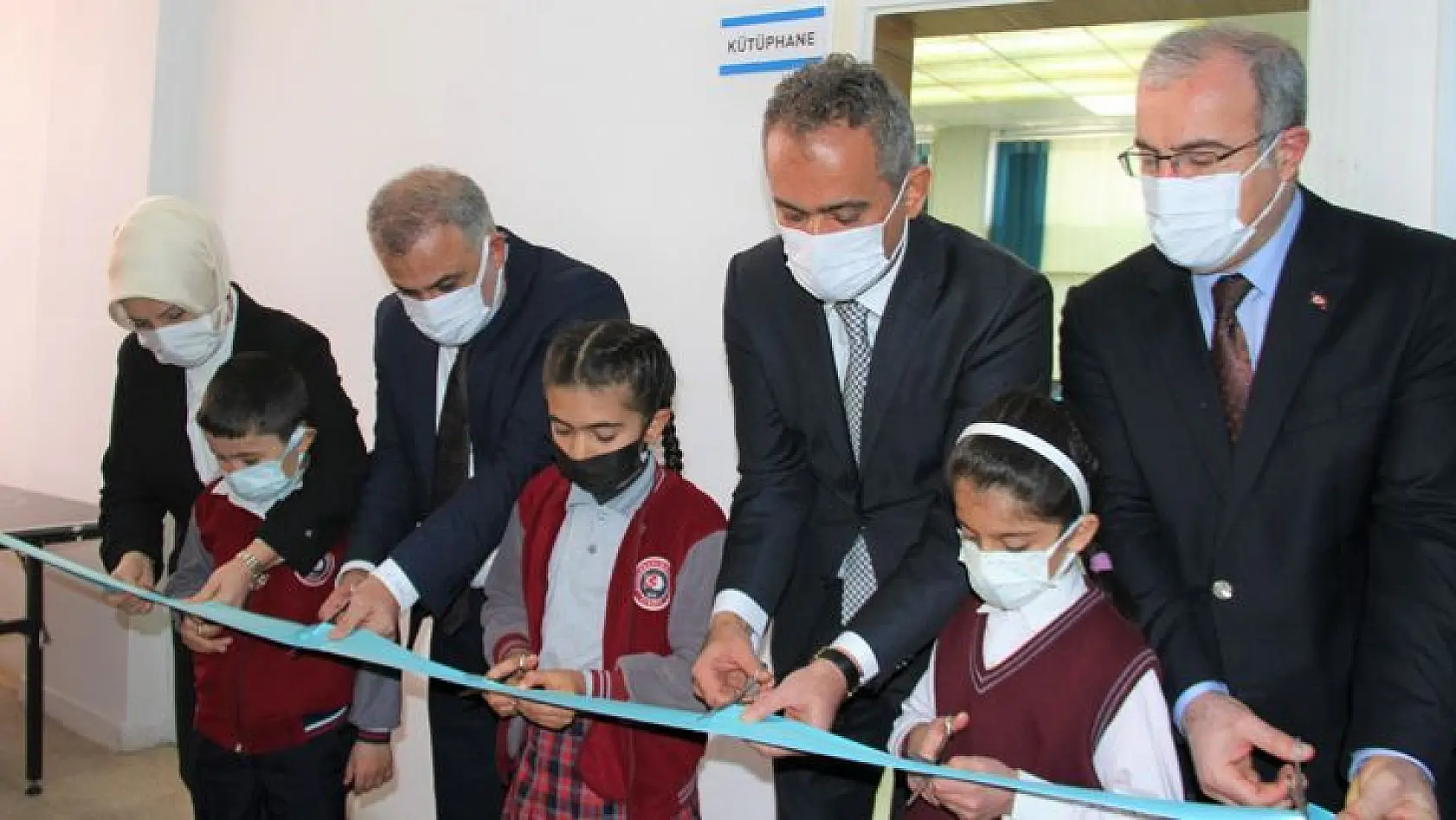 Milli Eğitim Bakanı Özer, Elazığ'da Kütüphanenin Açılışını Gerçekleştirdi