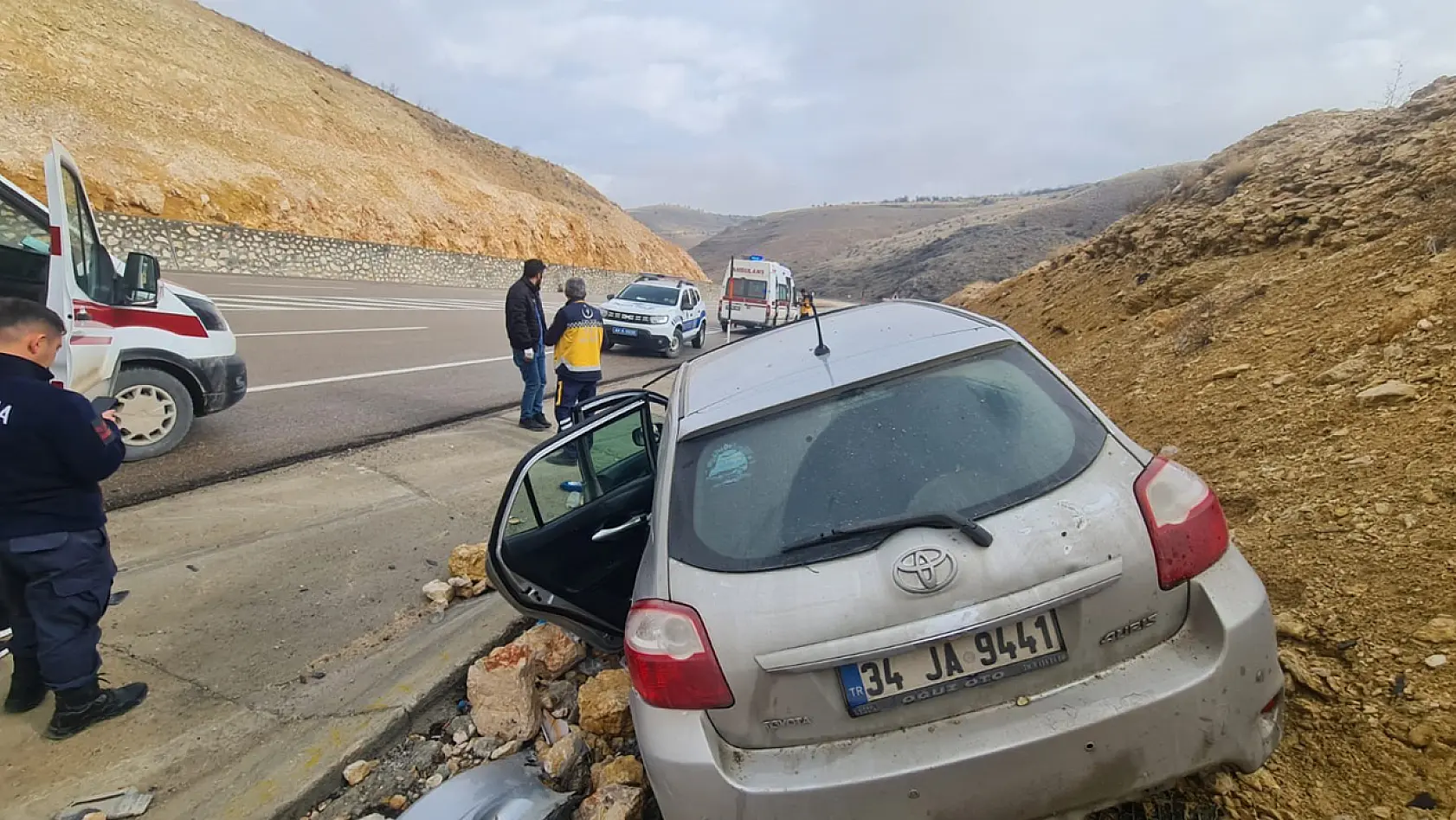 Otomobil Drenaj Kanalına Düştü