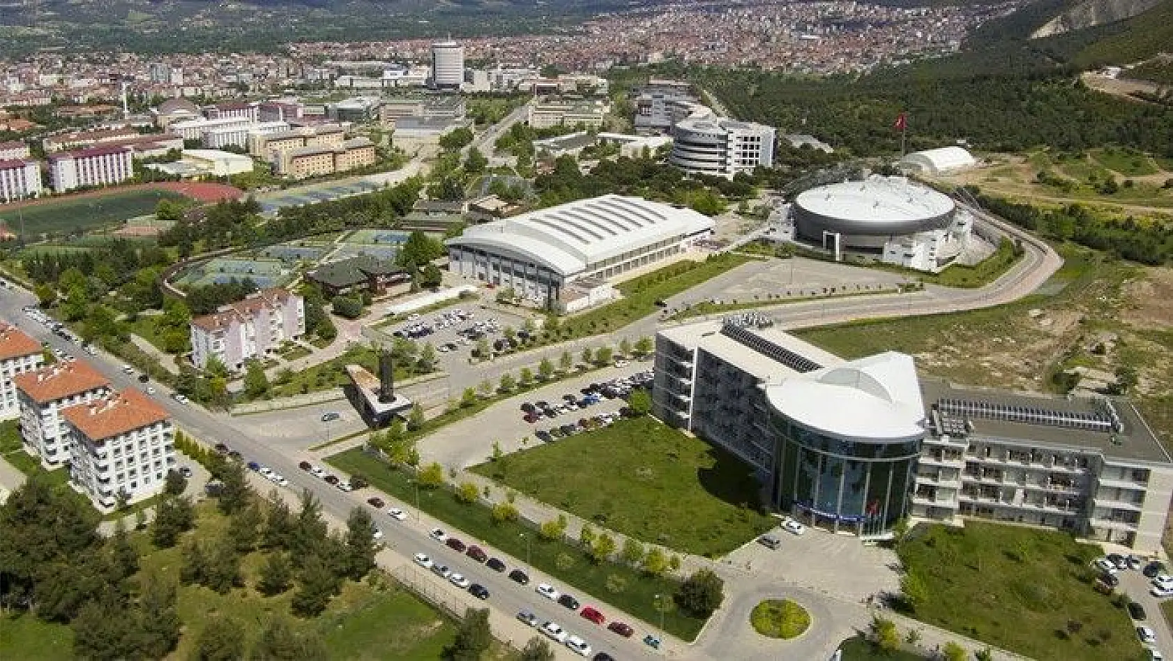 Pamukkale Üniversitesi 57 Öğretim Üyesi alacak