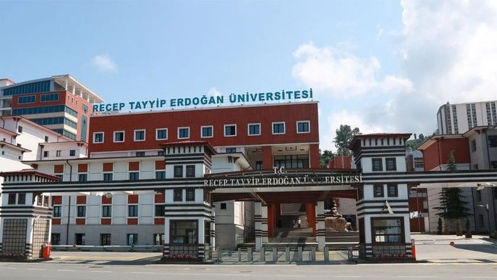 Recep Tayyip Erdoğan Üniversitesi 30 öğretim üyesi alacak