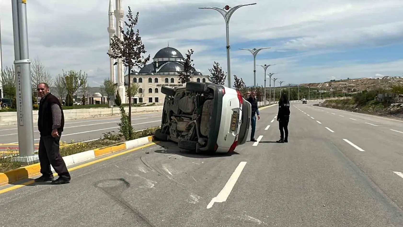 Korkutan Kaza: Belediye Başkanın Aracı, Elazığ'da Takla Attı