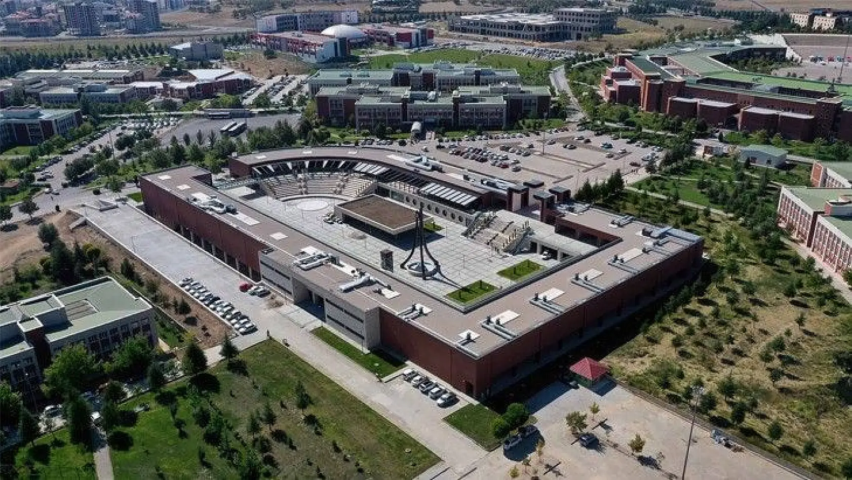 Süleyman Demirel Üniversitesi 16 Öğretim Üyesi alıyor