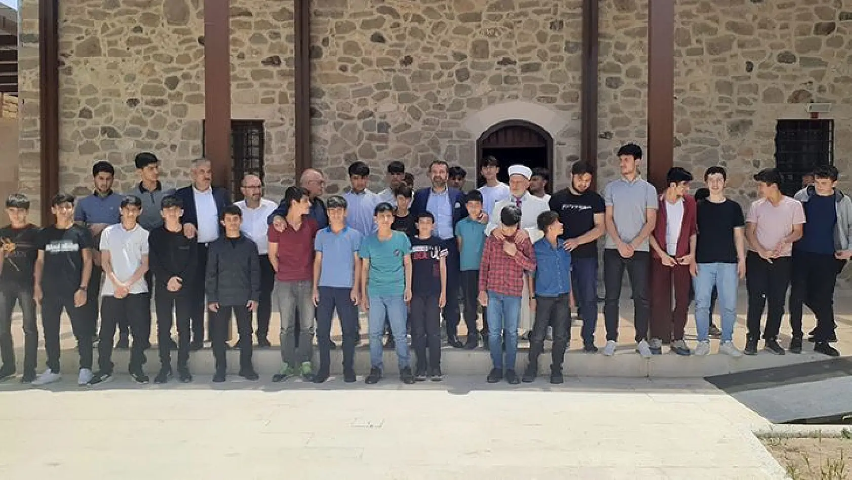 Tarihi Esadiye Camii Cuma Namazıyla İbadete Açıldı
