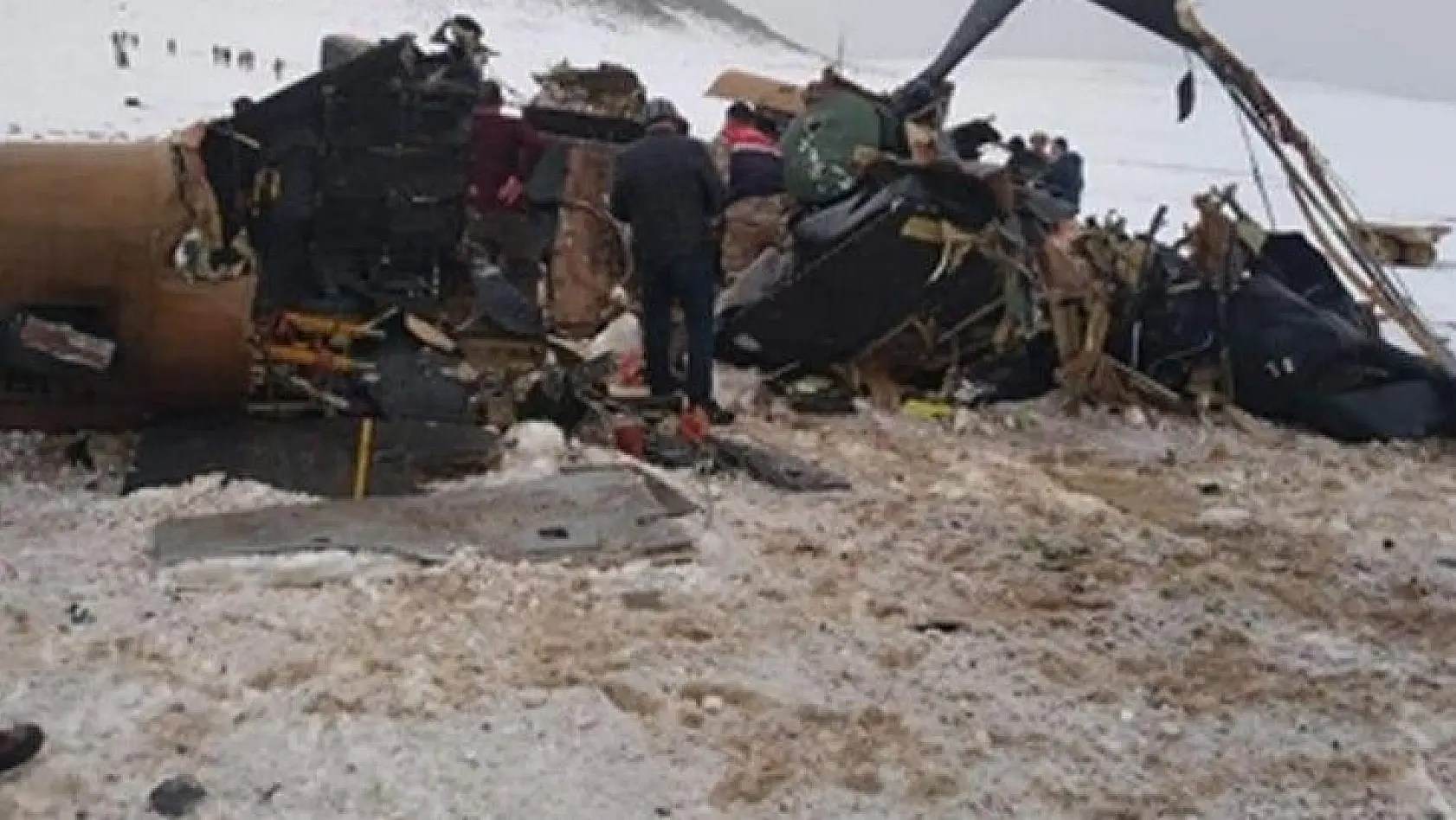 Helikopter Kazasında 8. Kolordu Komutanı Osman Erbaş  ve 10 Mehmetçiğimiz Şehit Oldu