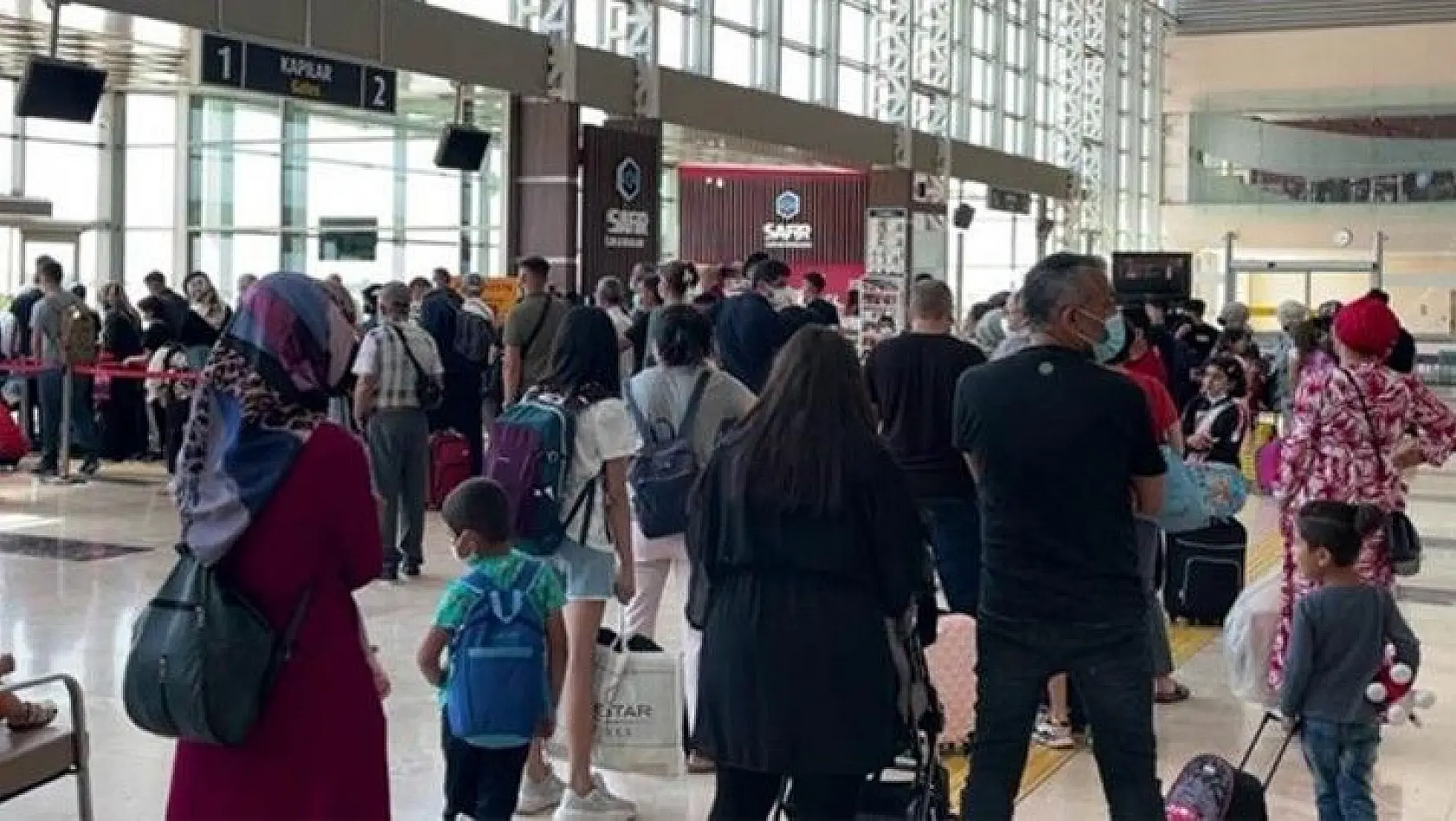 THY'nin Anadolu'dan yaptığı seferlerdeki gecikmeler aktarmalı yolcuları zora sokuyor