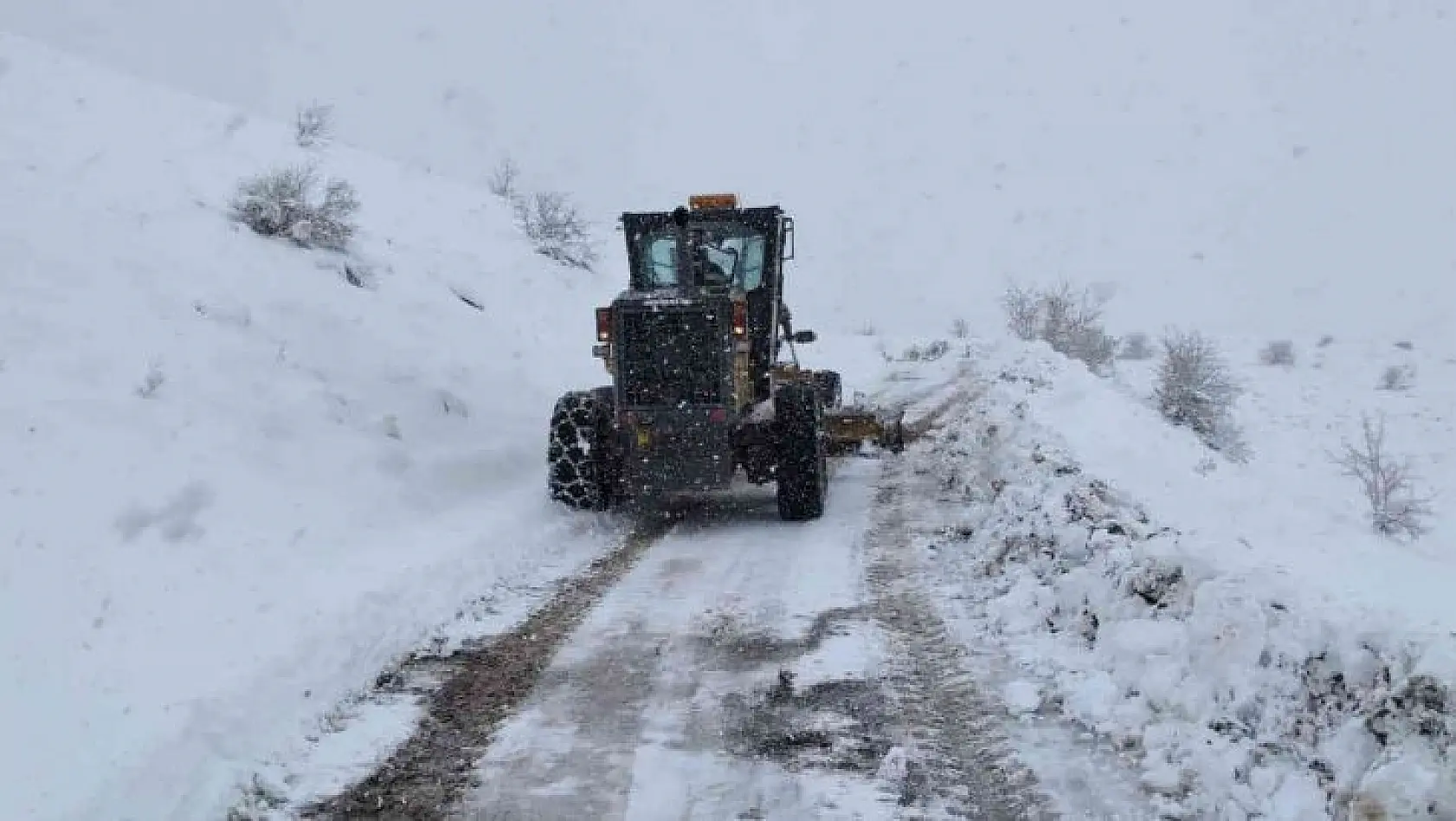 Tunceli'de 144 köy yolu ulaşıma kapandı