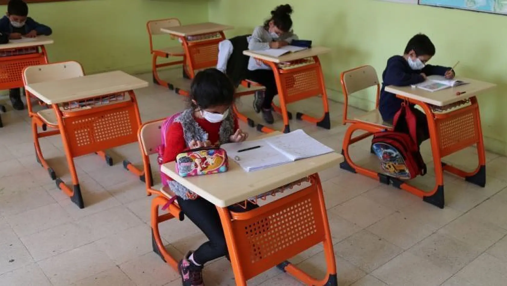Tunceli'de bin 651 öğrenci ders başı yaptı