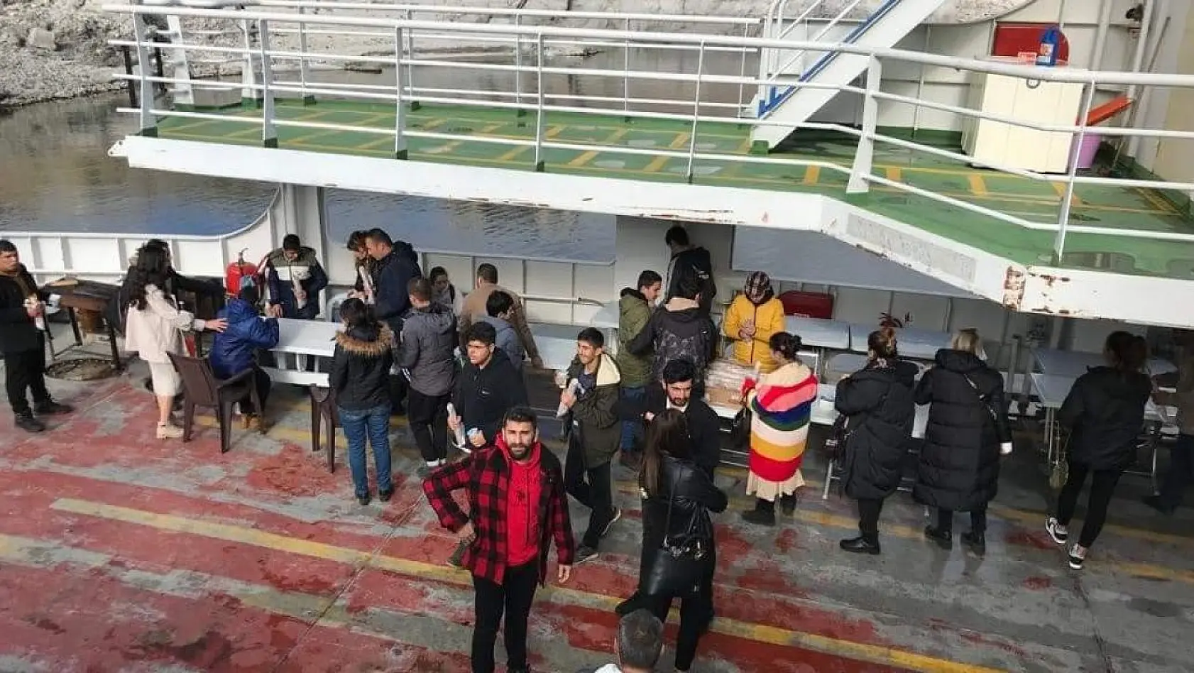 Tunceli'de engelliler için feribot gezisi
