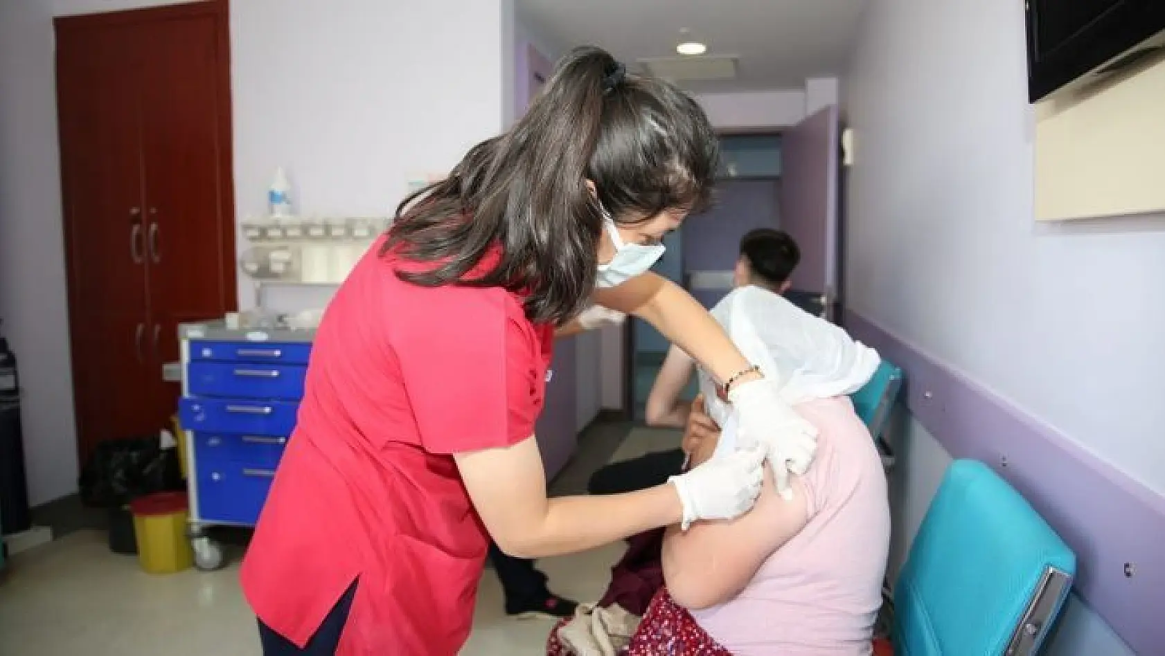 Tunceli'de evden hastaneye aşı servisi